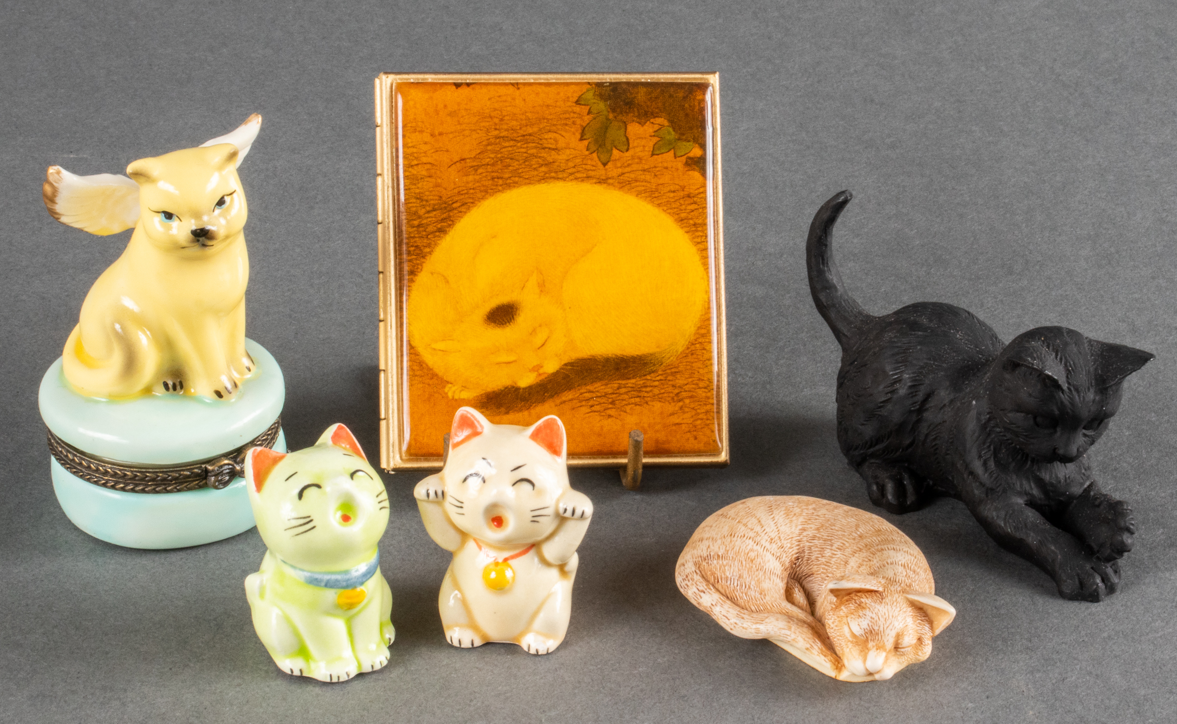 ASSORTMENT OF CAT FIGURES OBJECTS  3c2e91