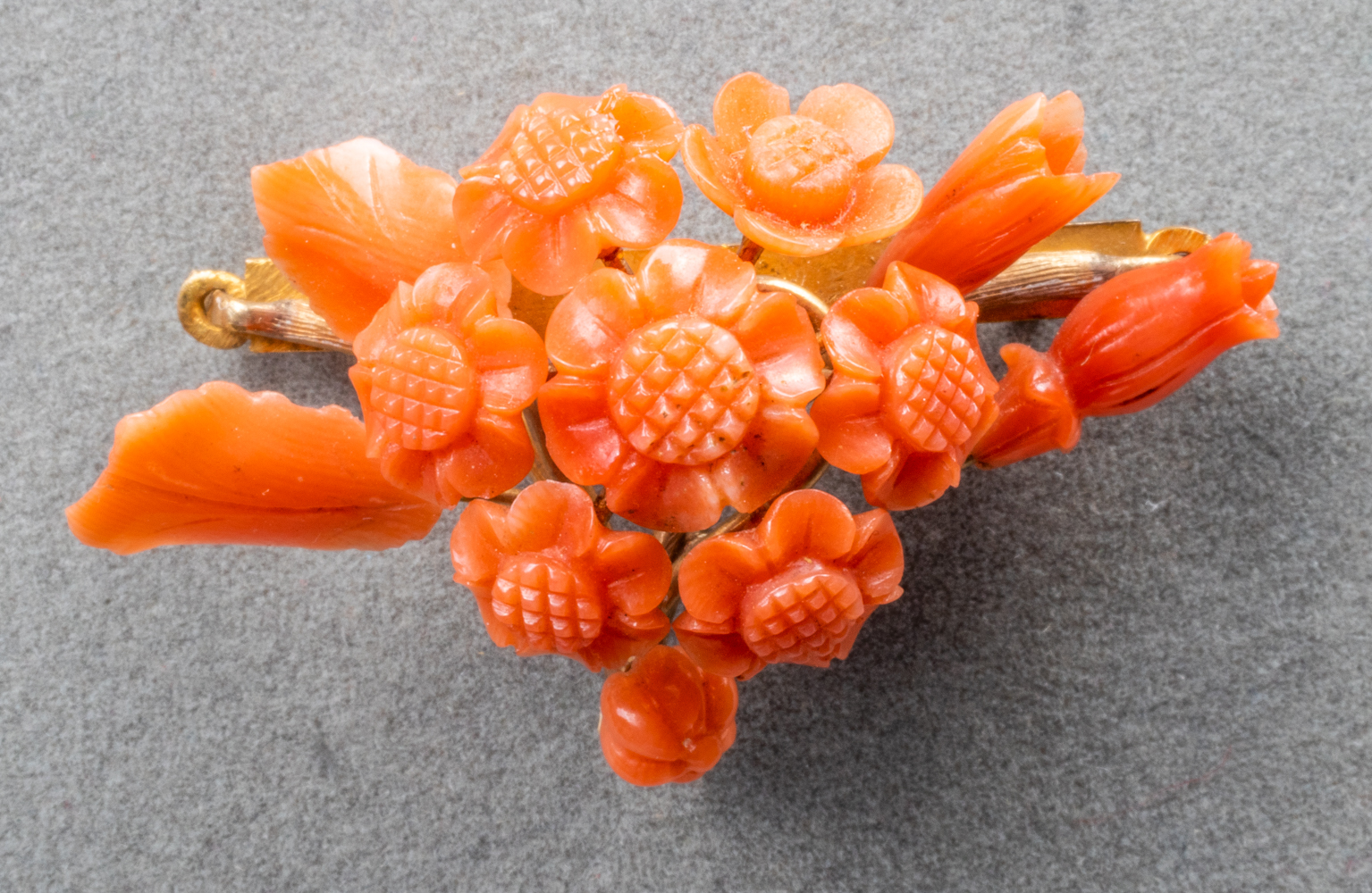 VINTAGE 14K YELLOW GOLD CORAL FLOWER