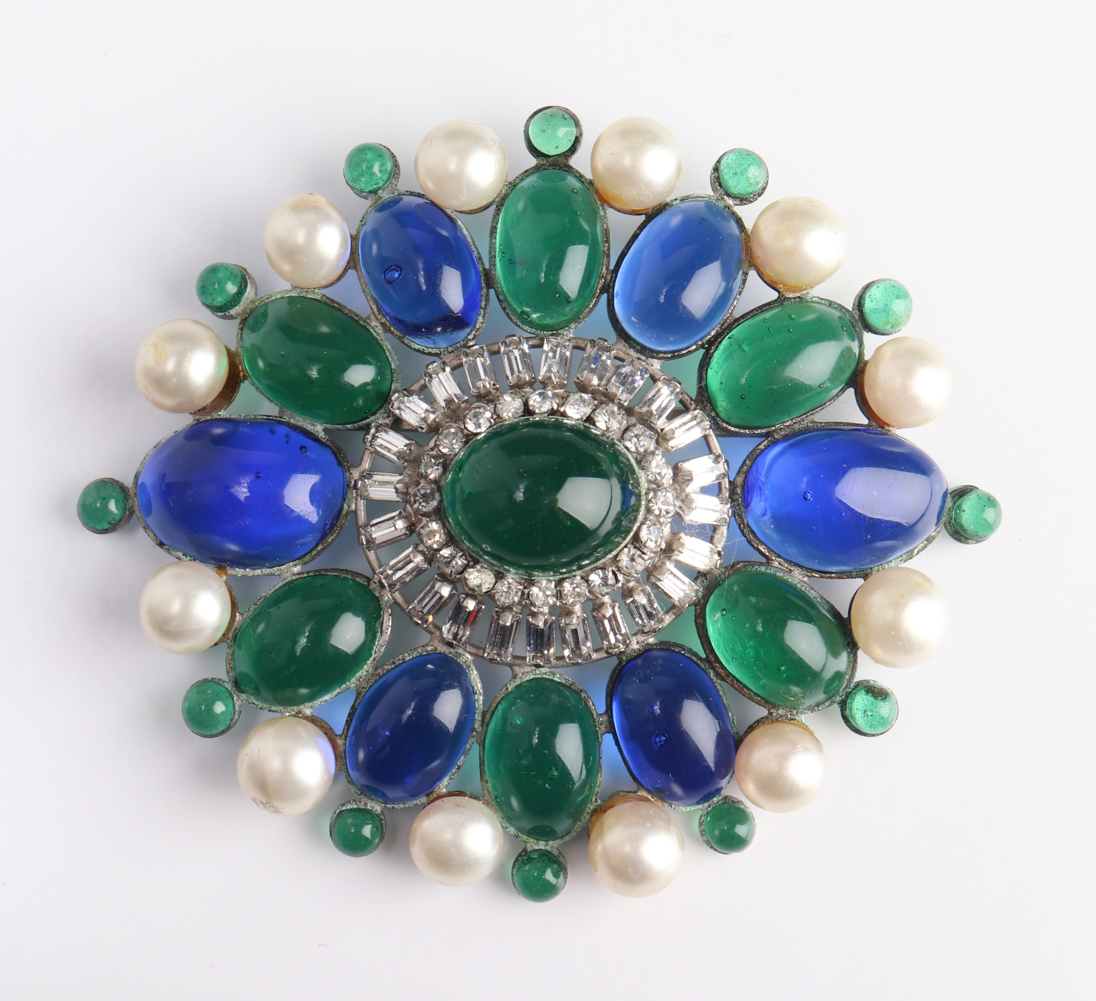 CHANEL VINTAGE BROOCH WITH GRIPOIX 3c2fd9
