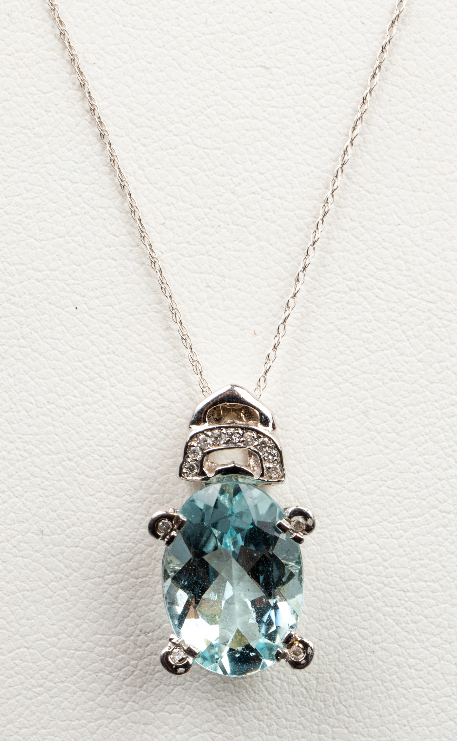 14K GOLD AQUAMARINE & DIAMOND PENDANT