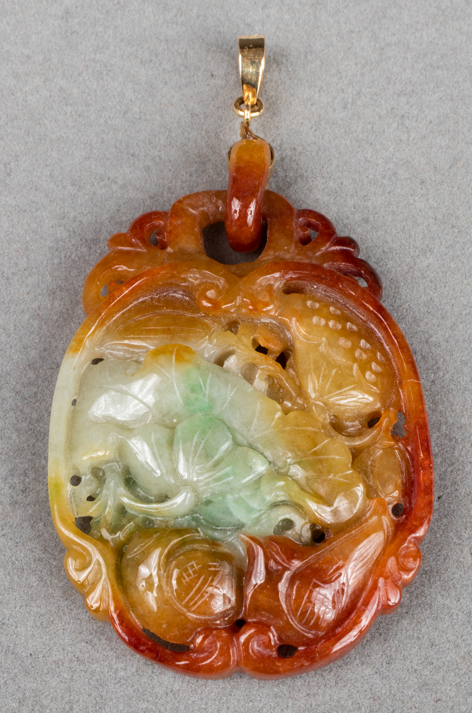 14K YELLOW GOLD CARVED JADE PENDANT 3c3085