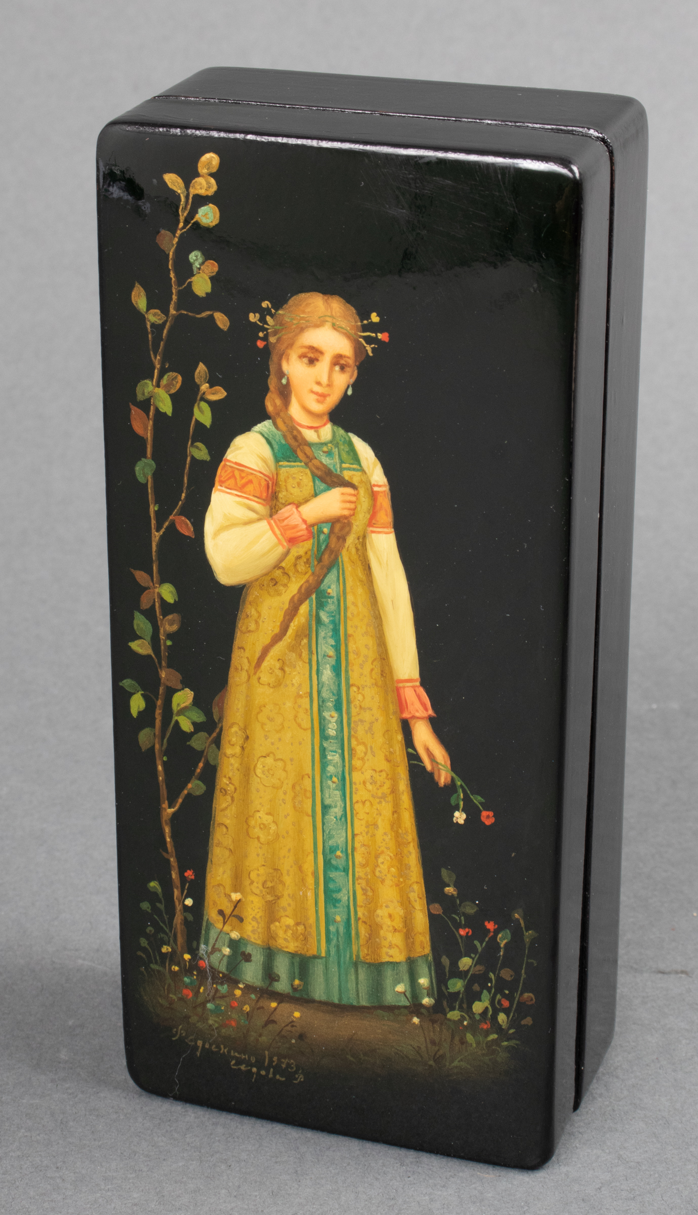 RUSSIAN HAND PAINTED LACQUER BOX  3c30ce