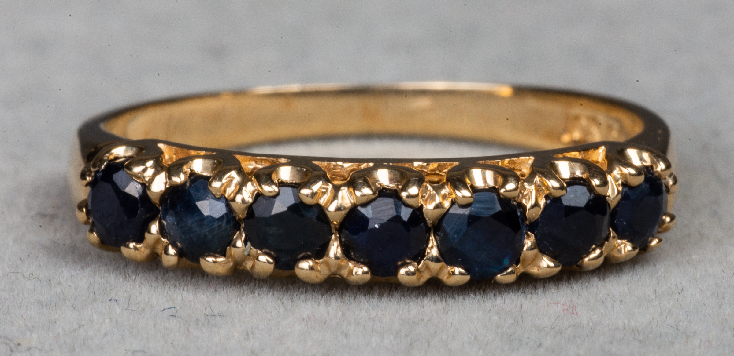 10K YELLOW GOLD BLUE SAPPHIRE RING