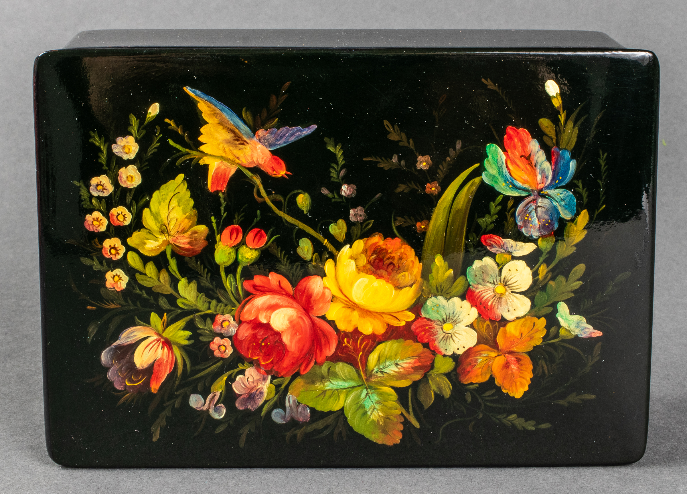 RUSSIAN HAND-PAINTED LACQUER BOX,
