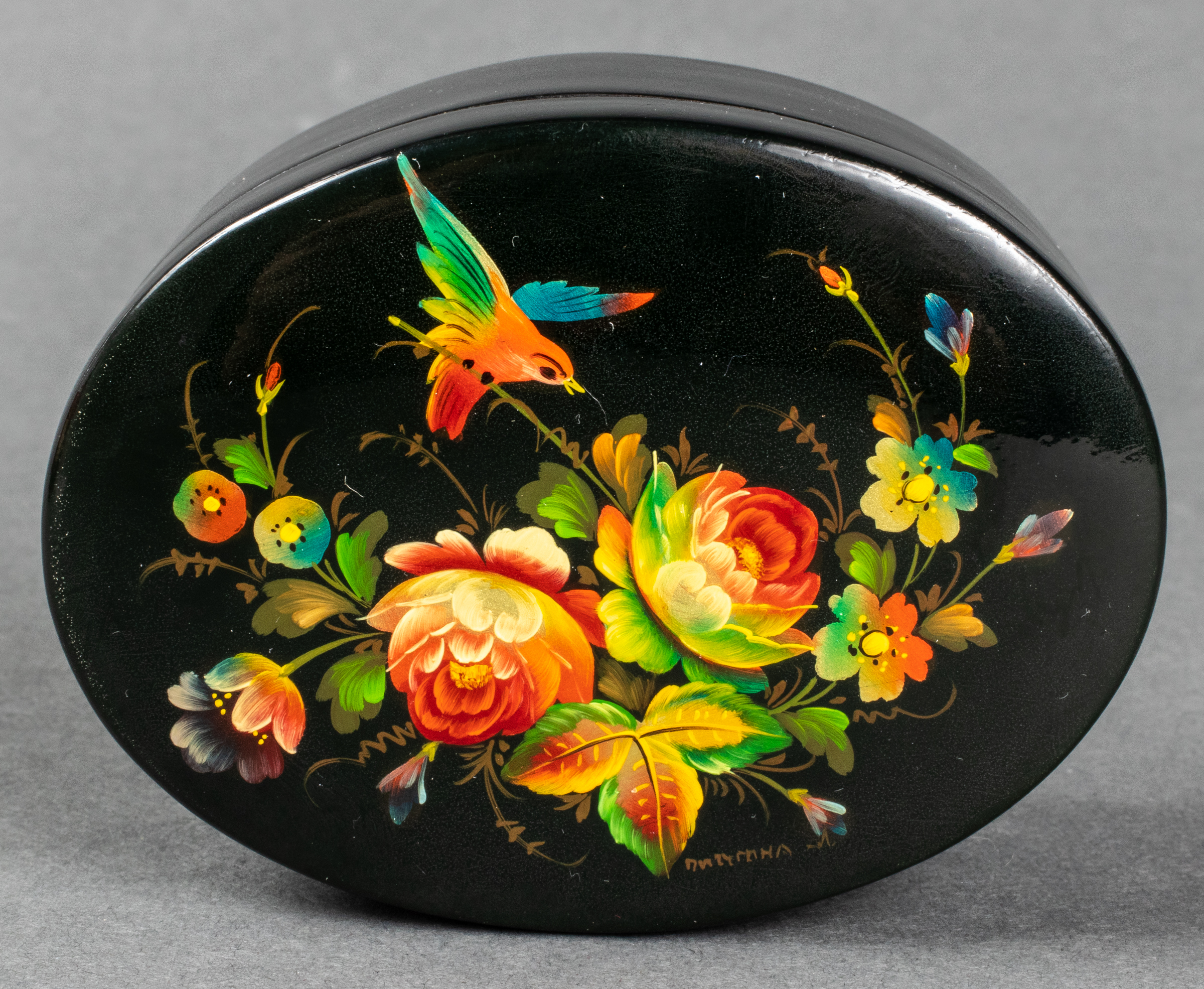 RUSSIAN HAND-PAINTED LACQUER BOX,