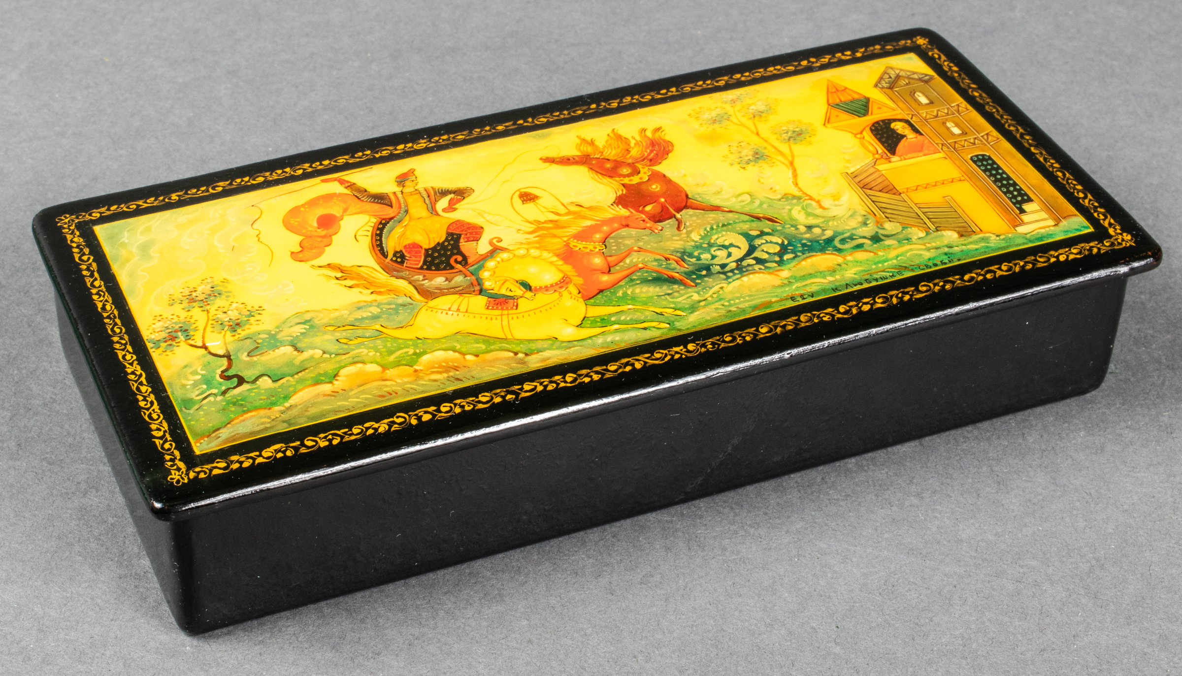 RUSSIAN HAND-PAINTED LACQUER BOX