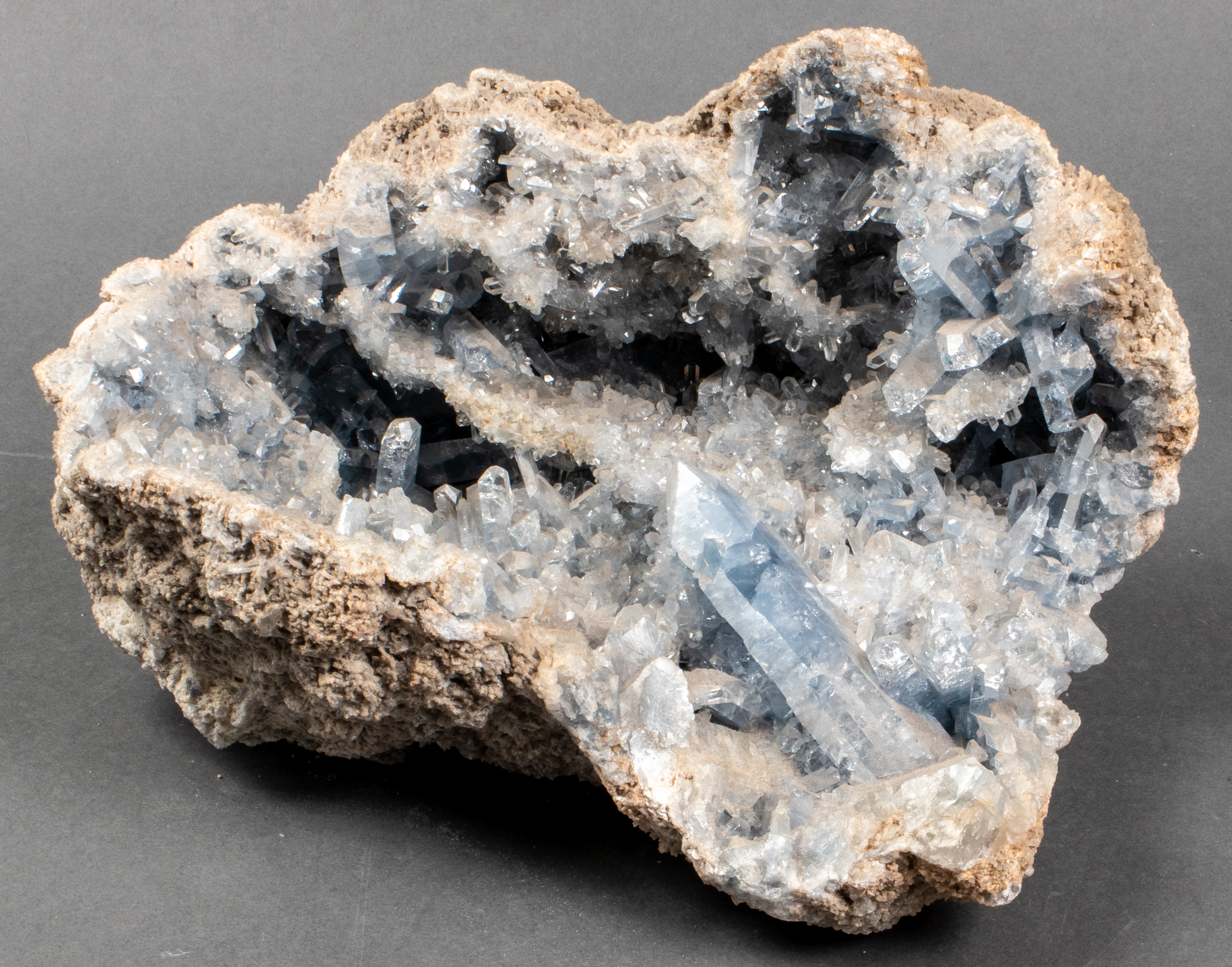 CRYSTAL GEODE MINERAL DISPLAY SPECIMEN  3c31b5