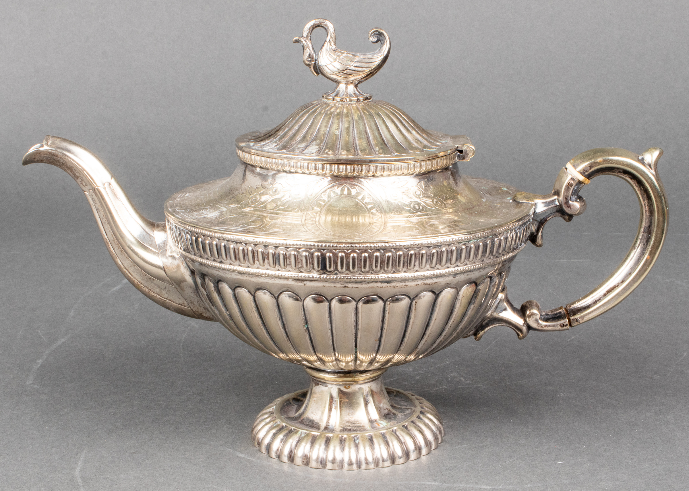 SILVER PLATED TEA POT WITH LOBED 3c31b8