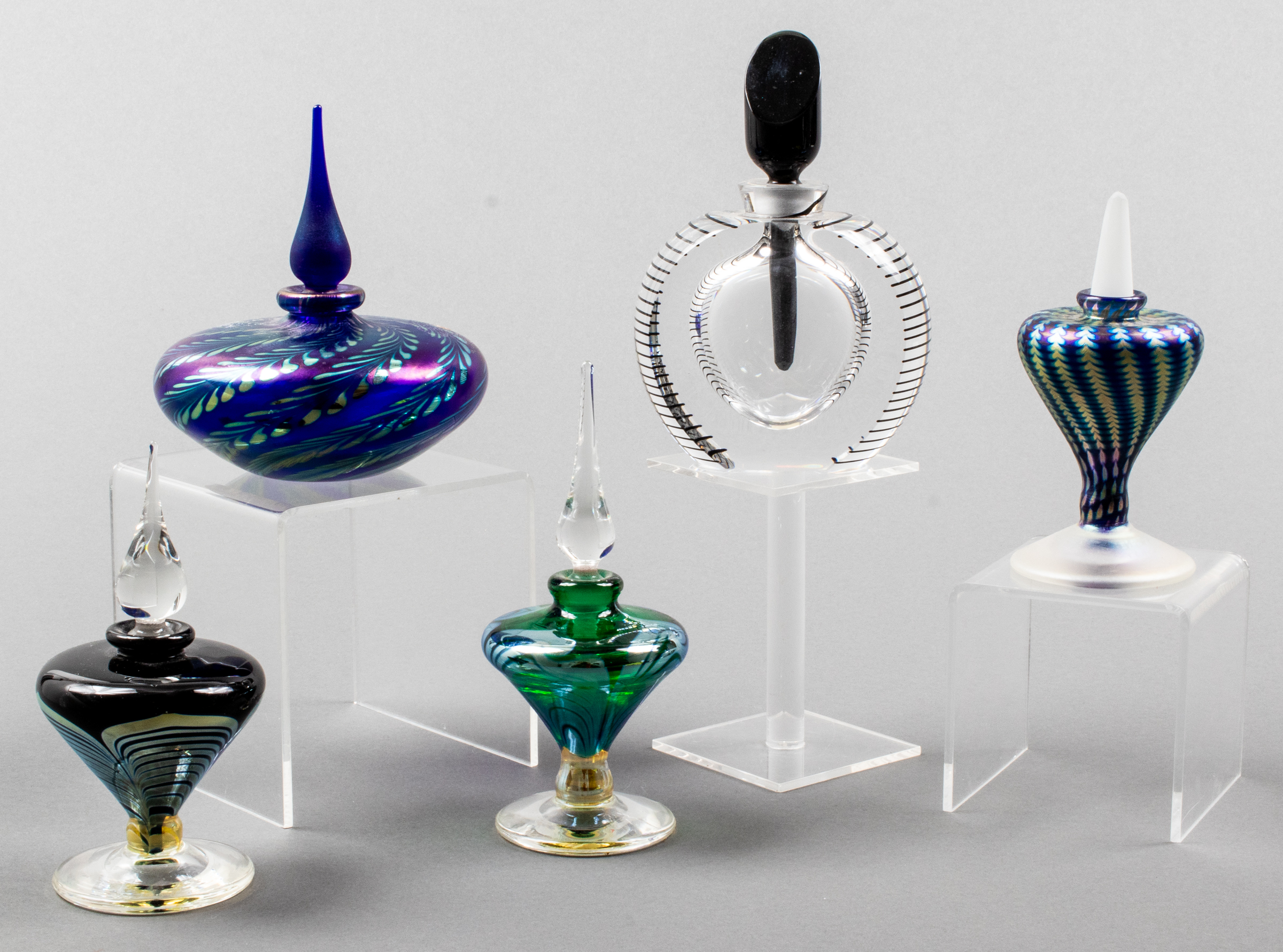 GROUP OF DECORATED GLASS SCENT 3c345a