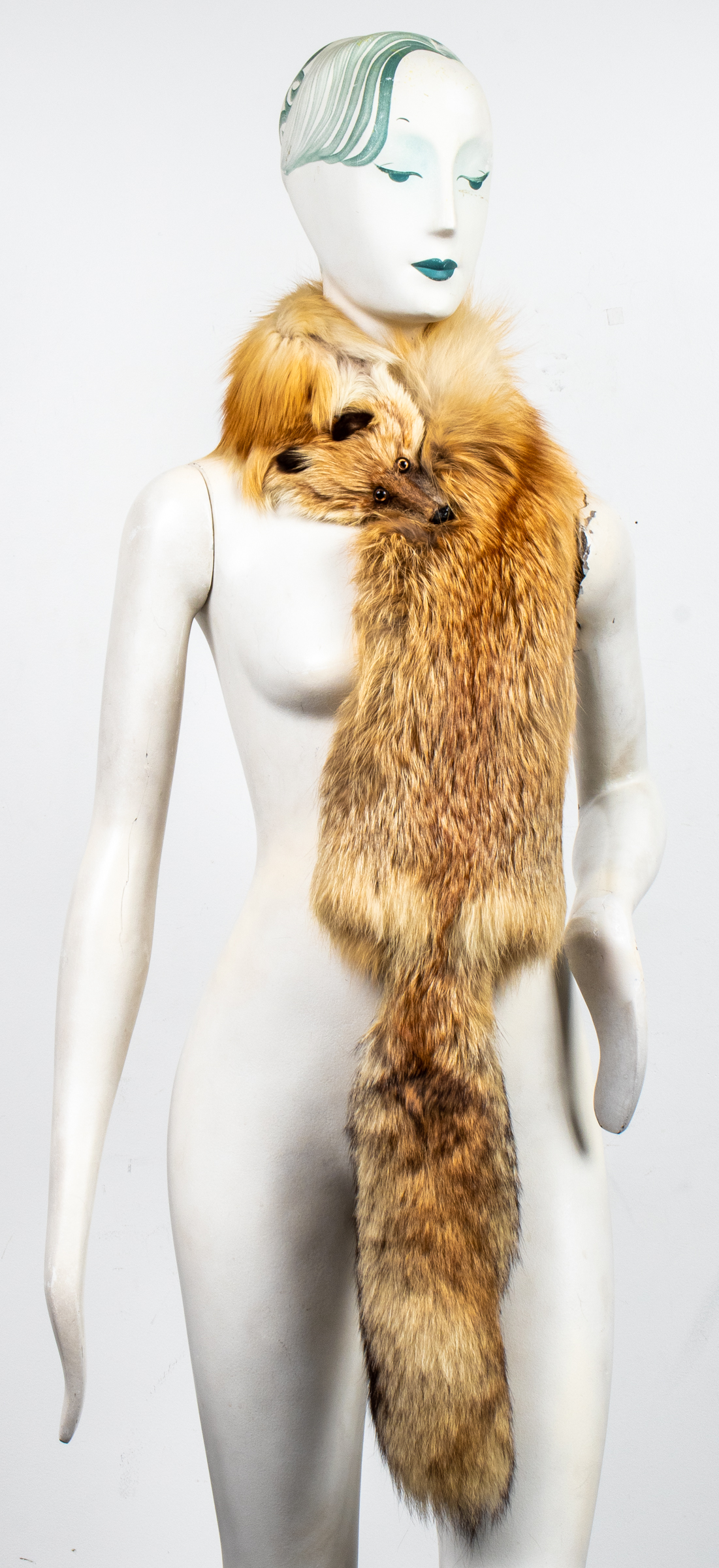 FOX FUR STOLE Fox fur stole, lacking