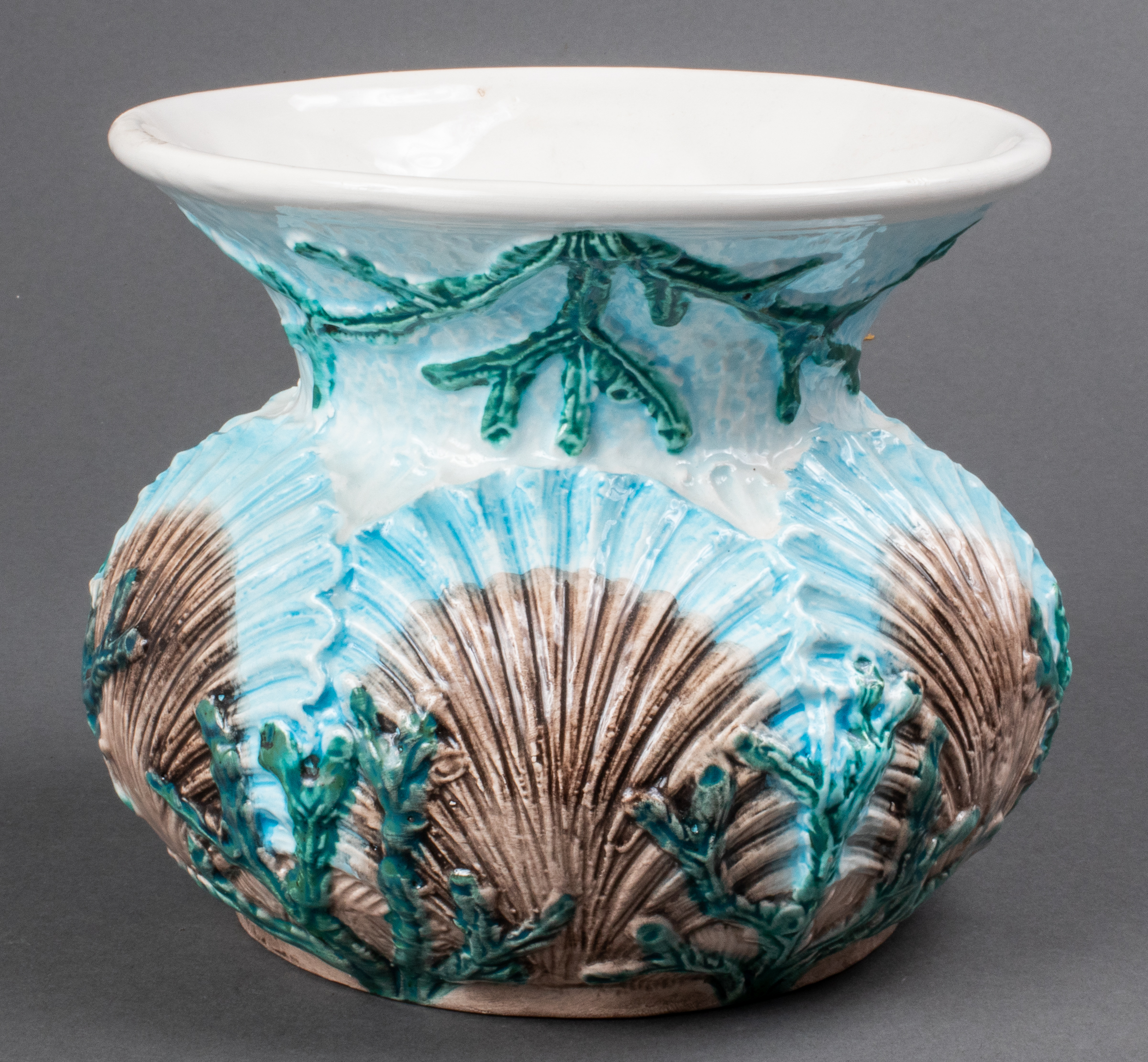 ITALIAN MAJOLICA SHELL MOTIF VASE