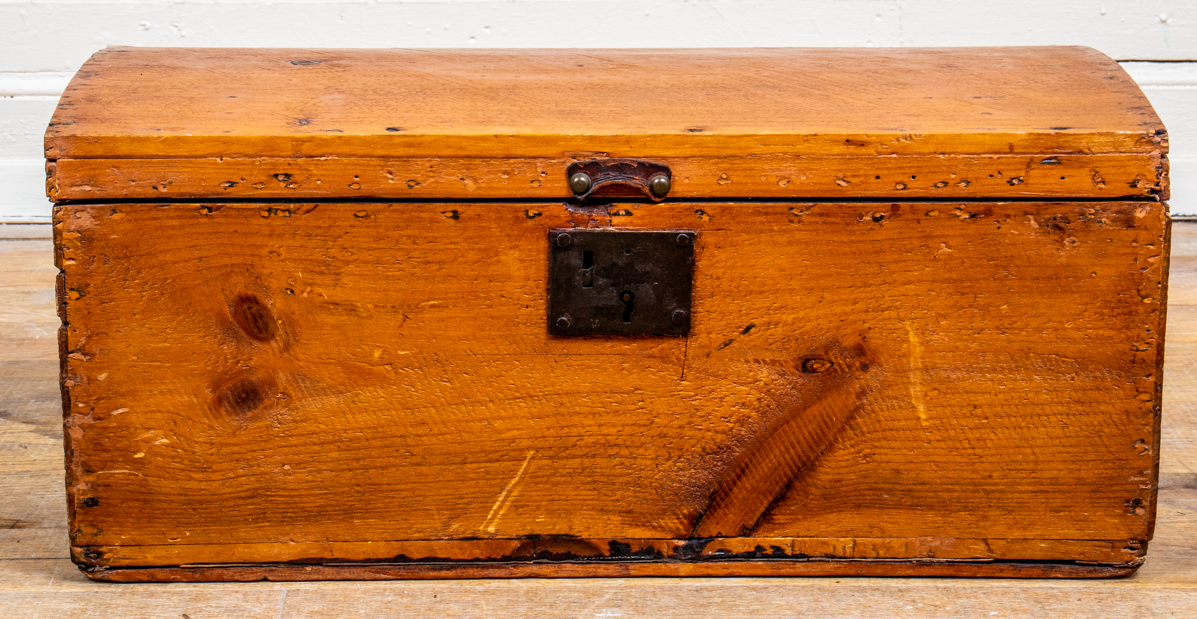 AMERICAN PINE BLANKET CHEST American 3c35c6