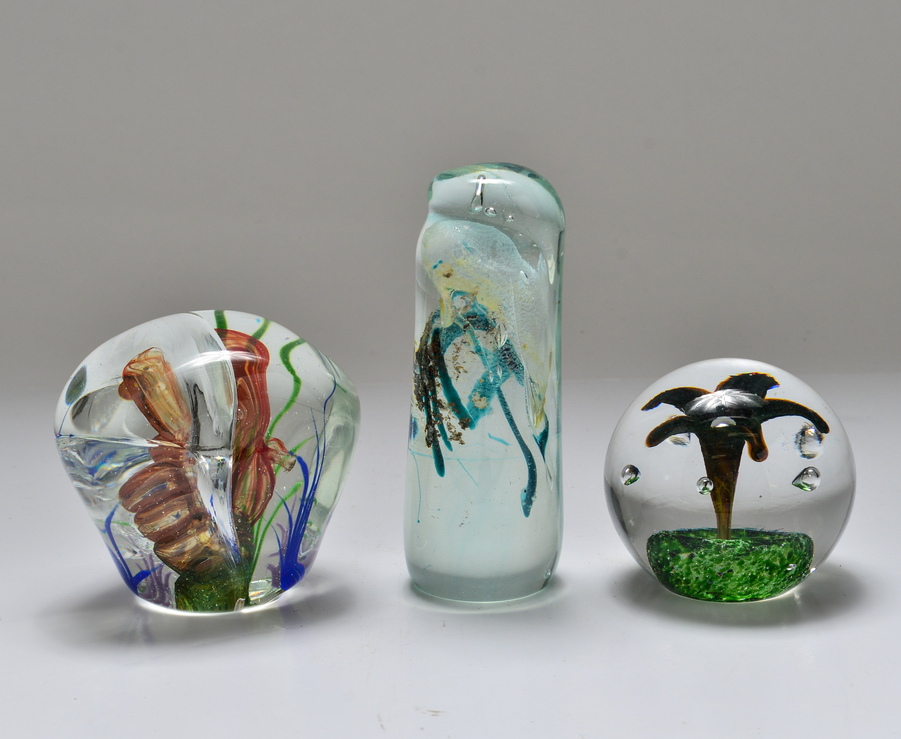 CONTEMPORARY ART GLASS PAPERWEIGHTS  3c3663