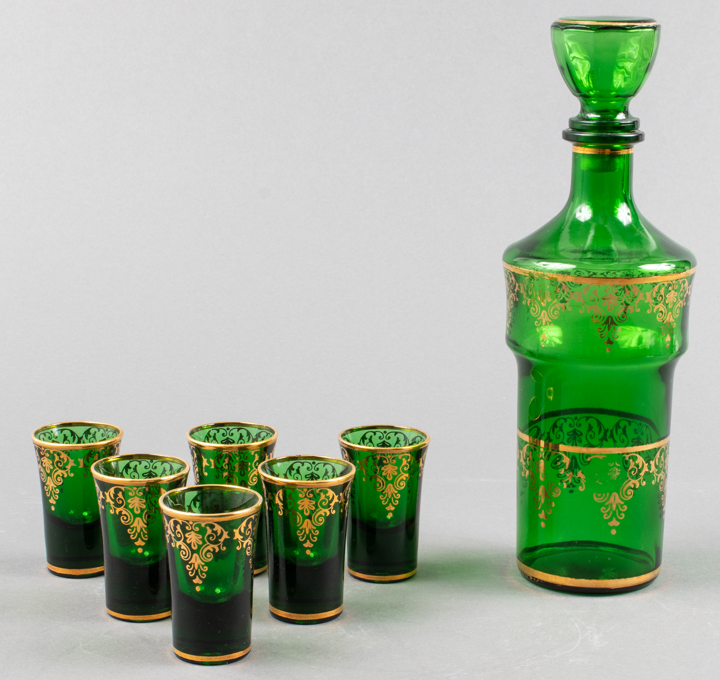 GREEN GLASS DECANTER WITH SIX GLASSES  3c36b9