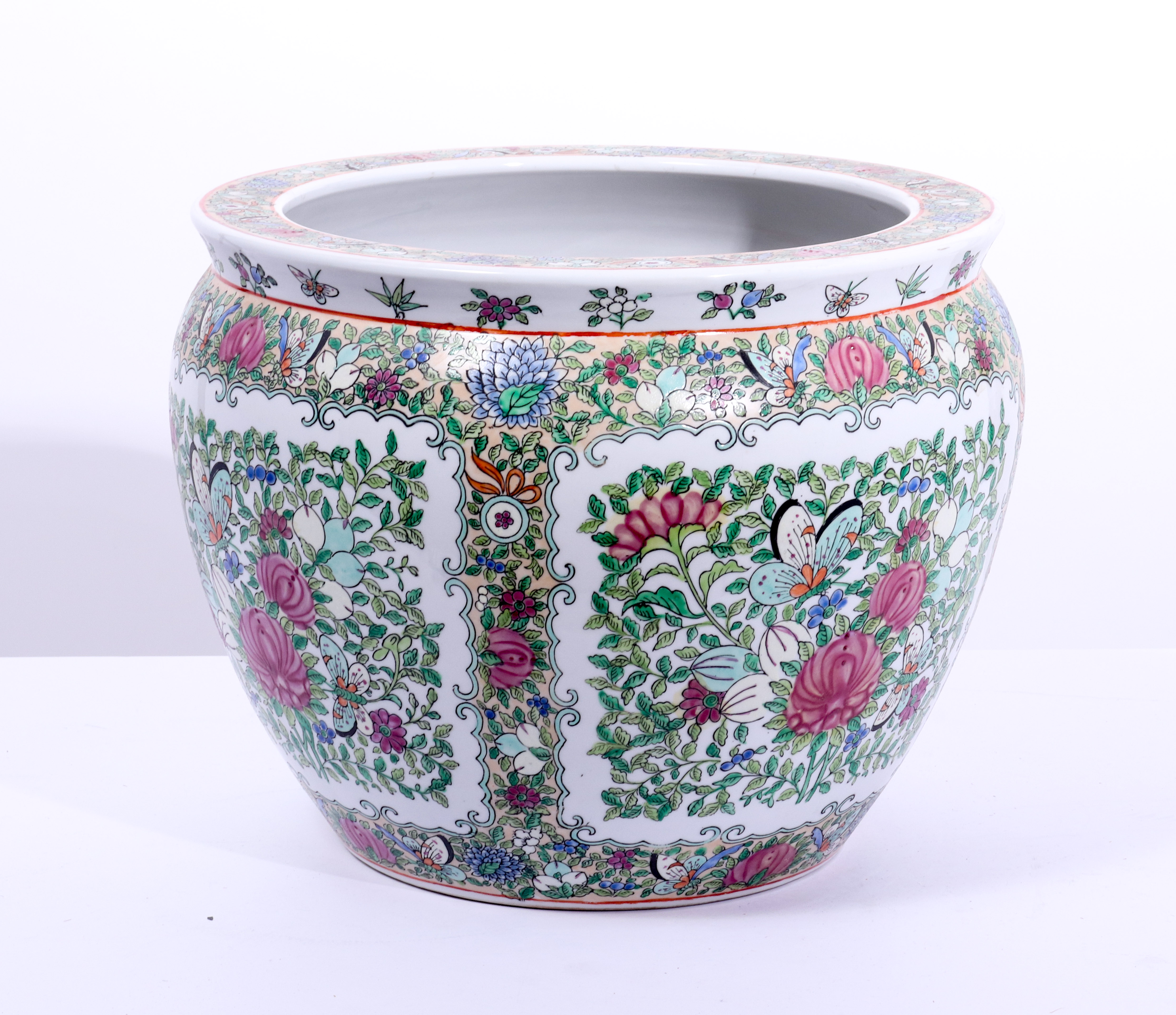 CHINESE POLYCHROME DECORATED FISHBOWL JARDINIERE 3c379b