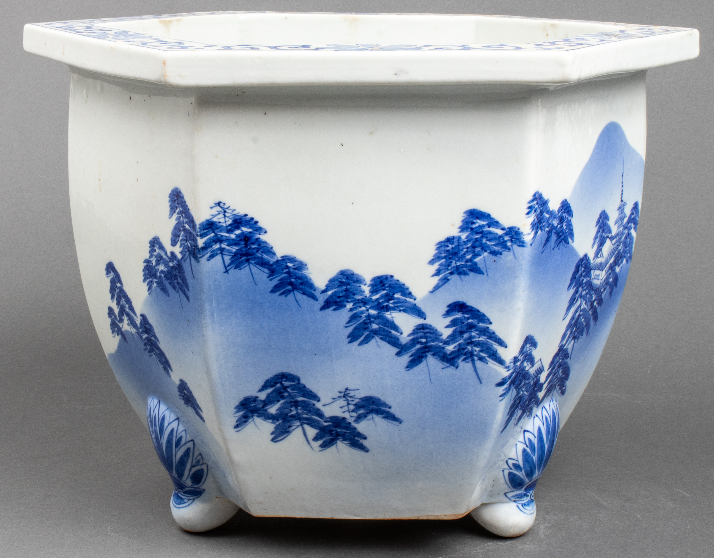 CHINESE BLUE WHITE PLANTER Chinese 3c379d