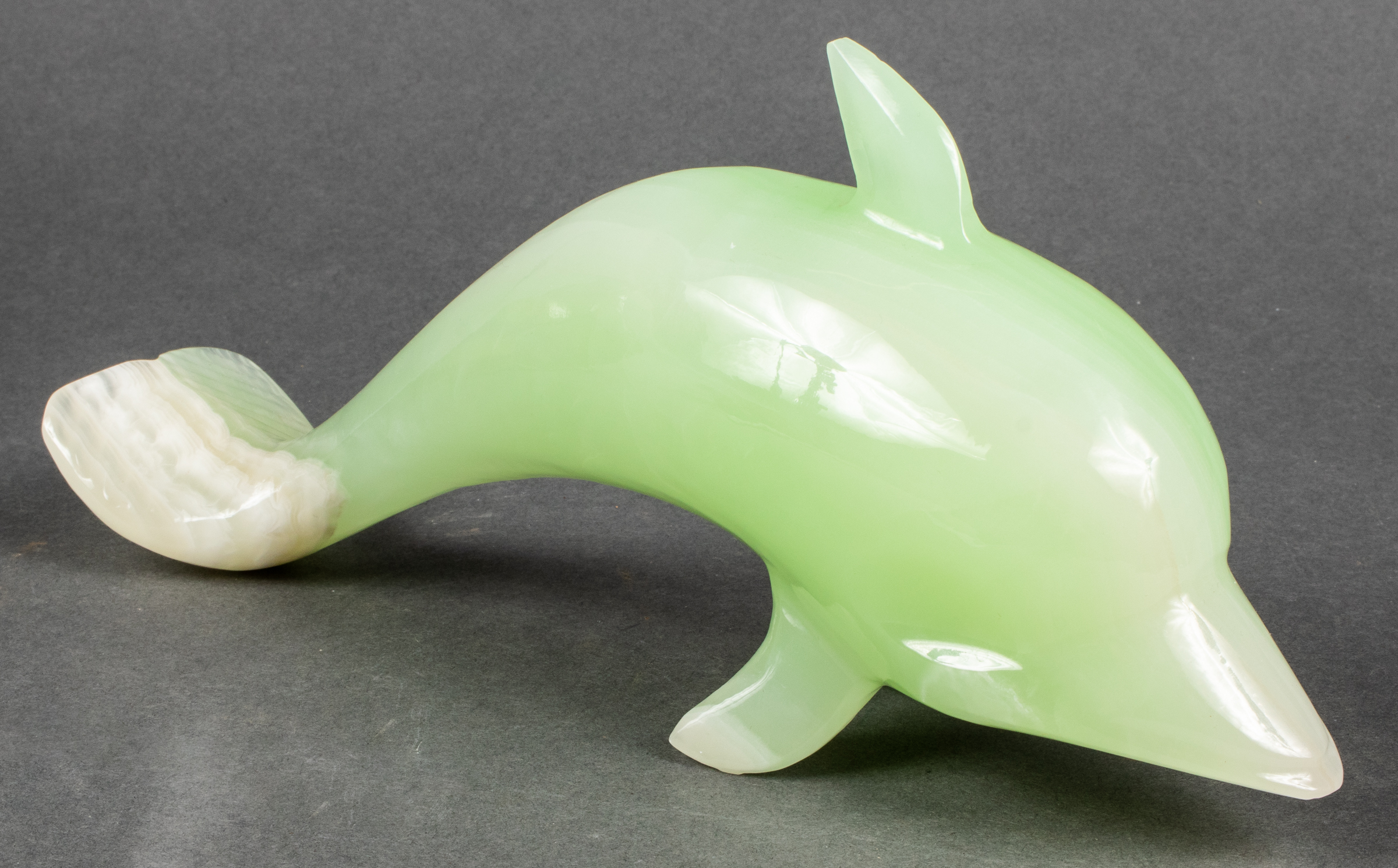 CARVED DOLPHIN SCULPTURE PAPERWEIGHT  3c37f4