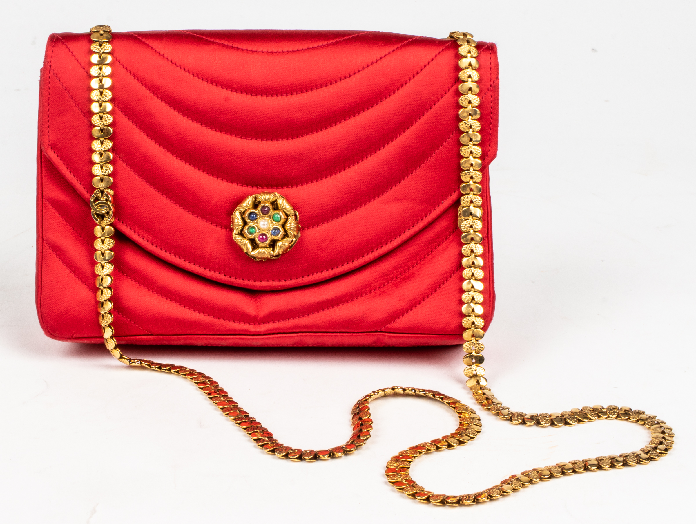 CHANEL QUILTED RED SATIN HANDBAG 3c3832