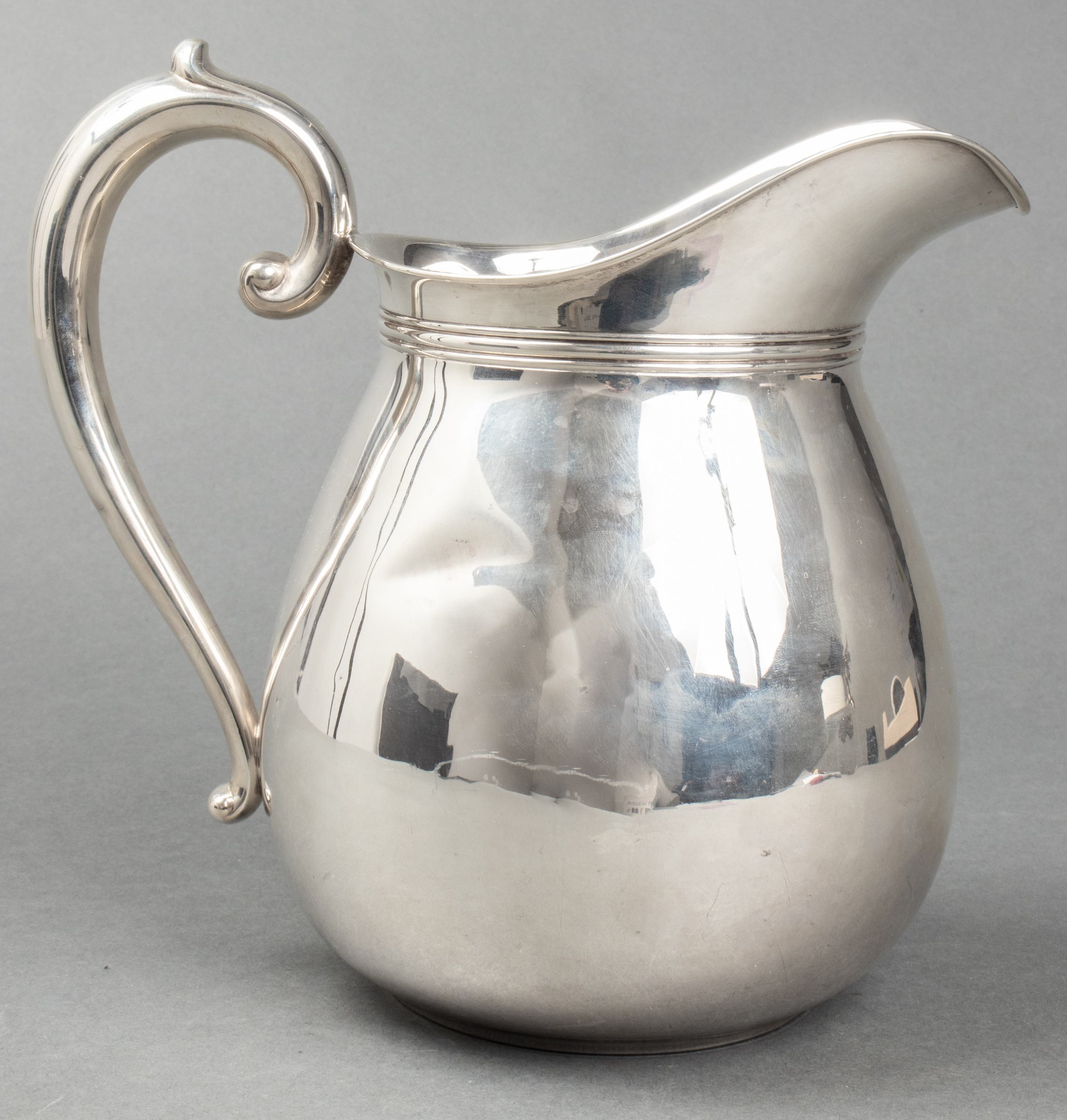 WALLACE STERLING SILVER WATER PITCHER 3c39e0