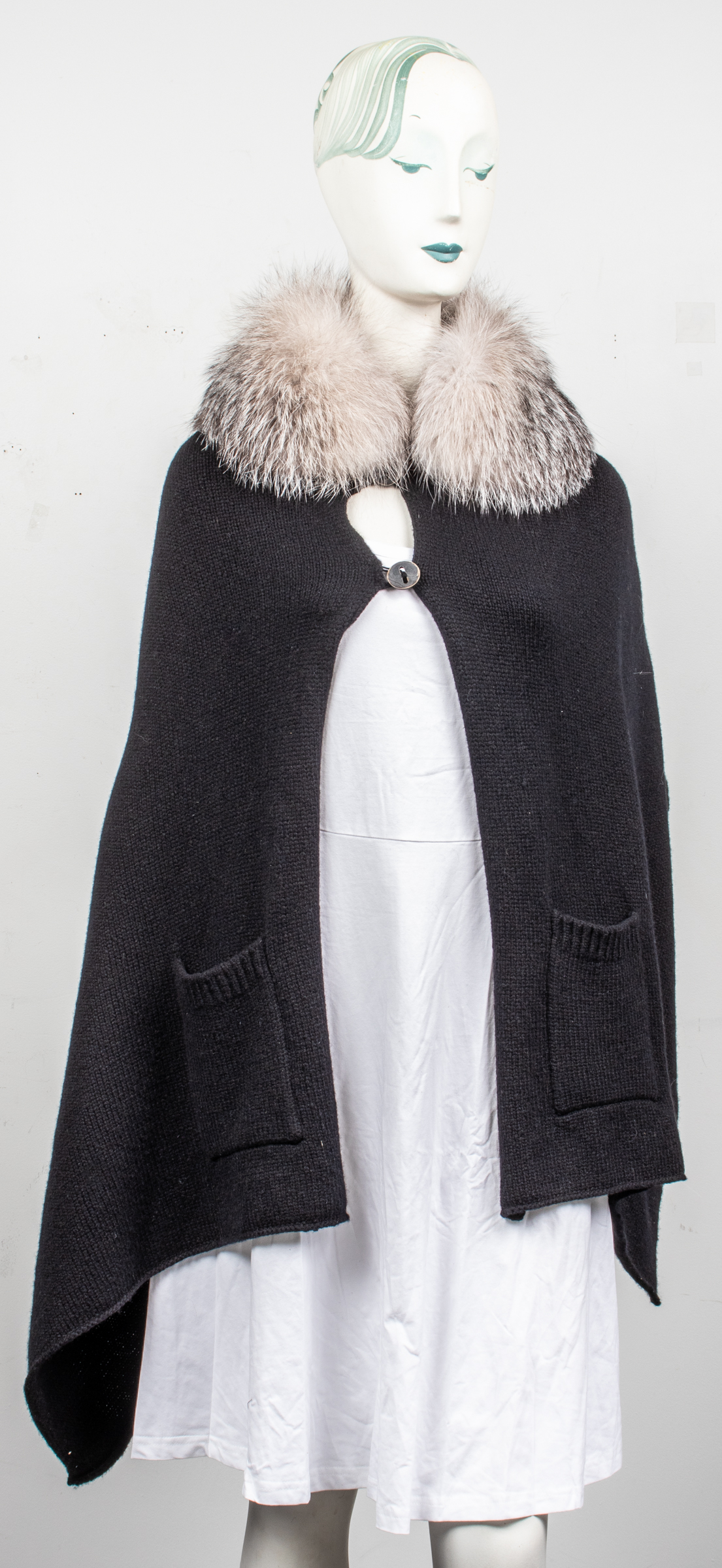 CASHMERE AND FOX FUR CAPELET /