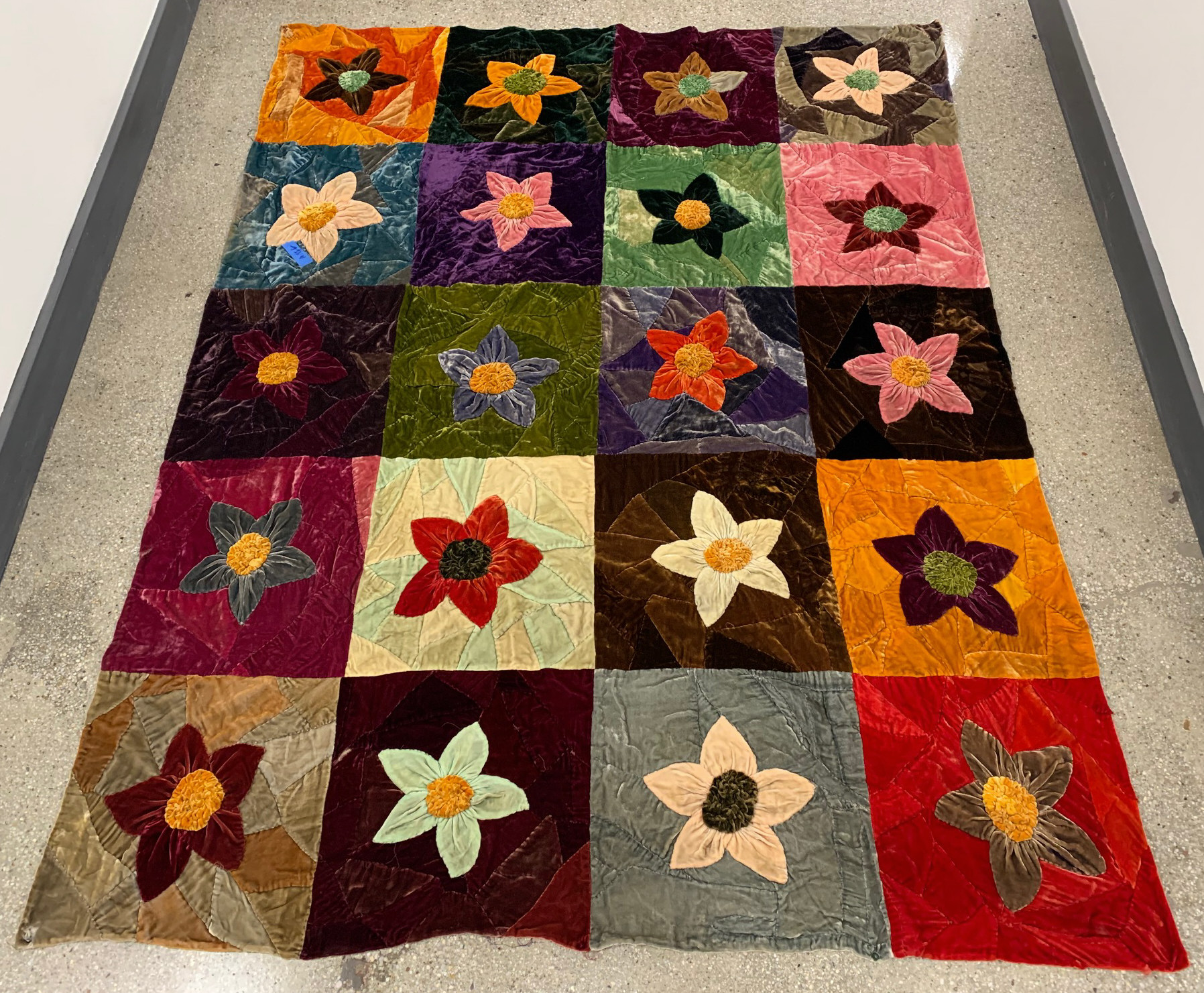 FOLK ART AMERICANA FLORAL QUILTED
