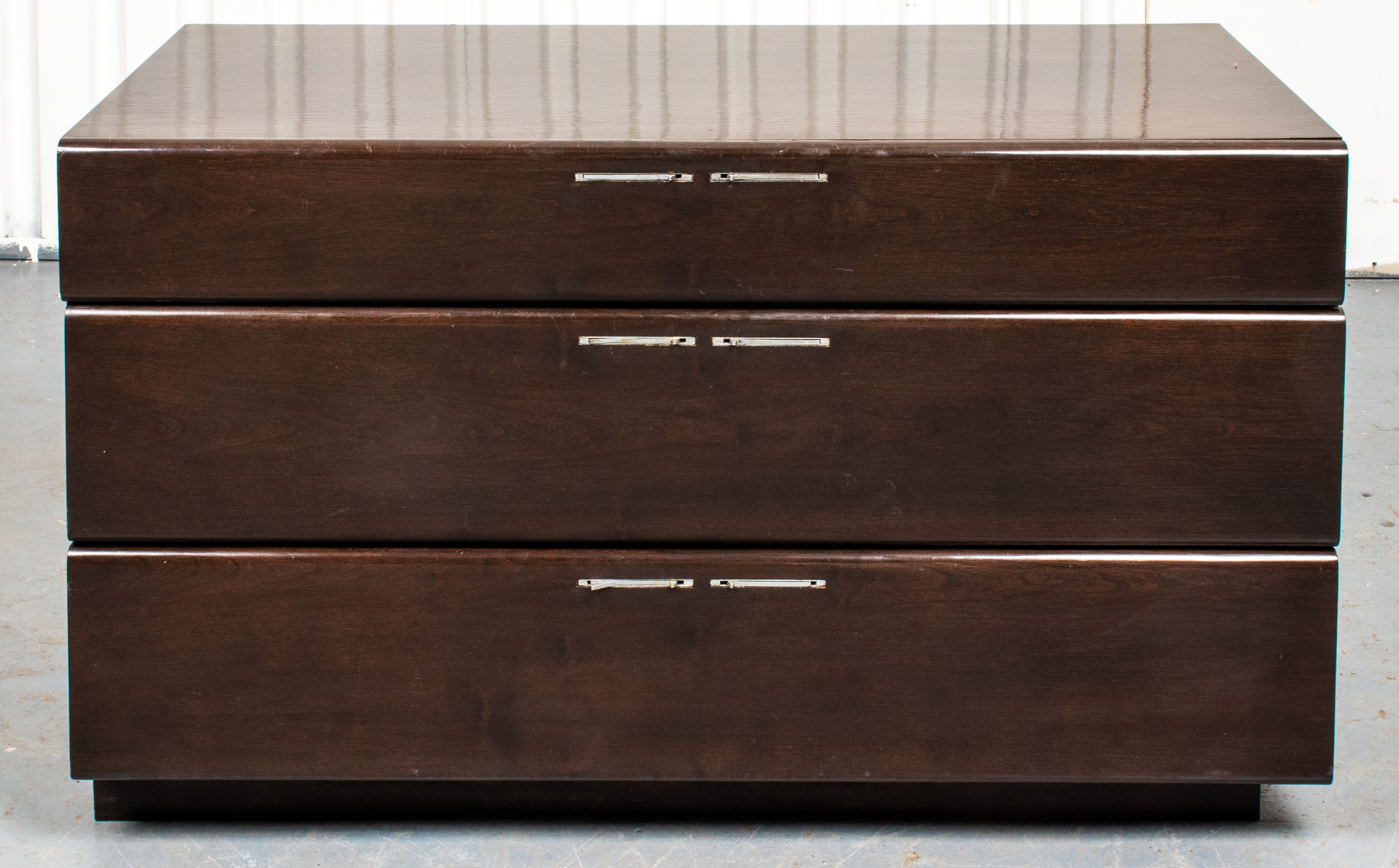 MID-CENTURY MODERN CHEST OF DRAWERS