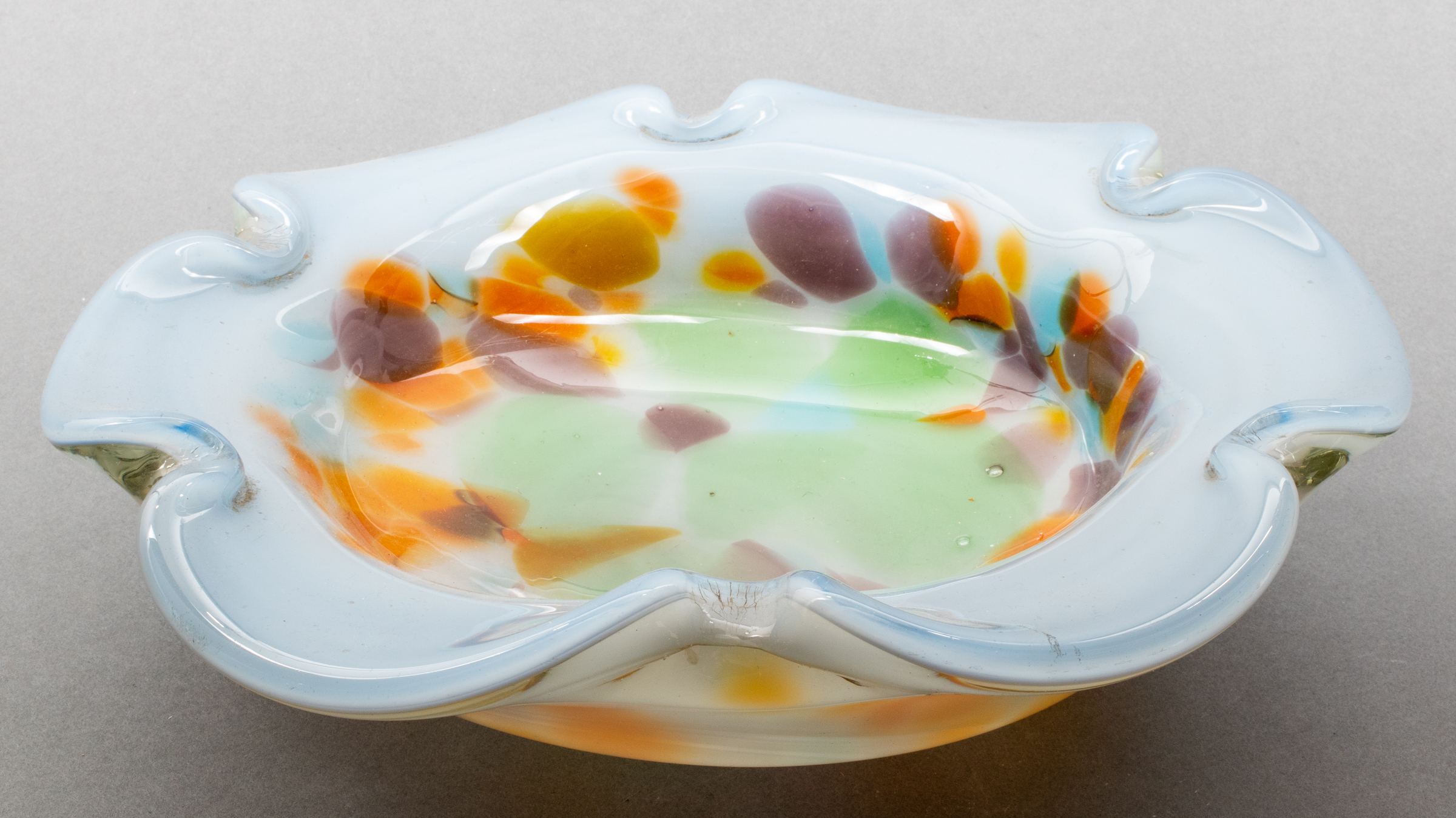 ART GLASS CENTERPIECE BOWL with