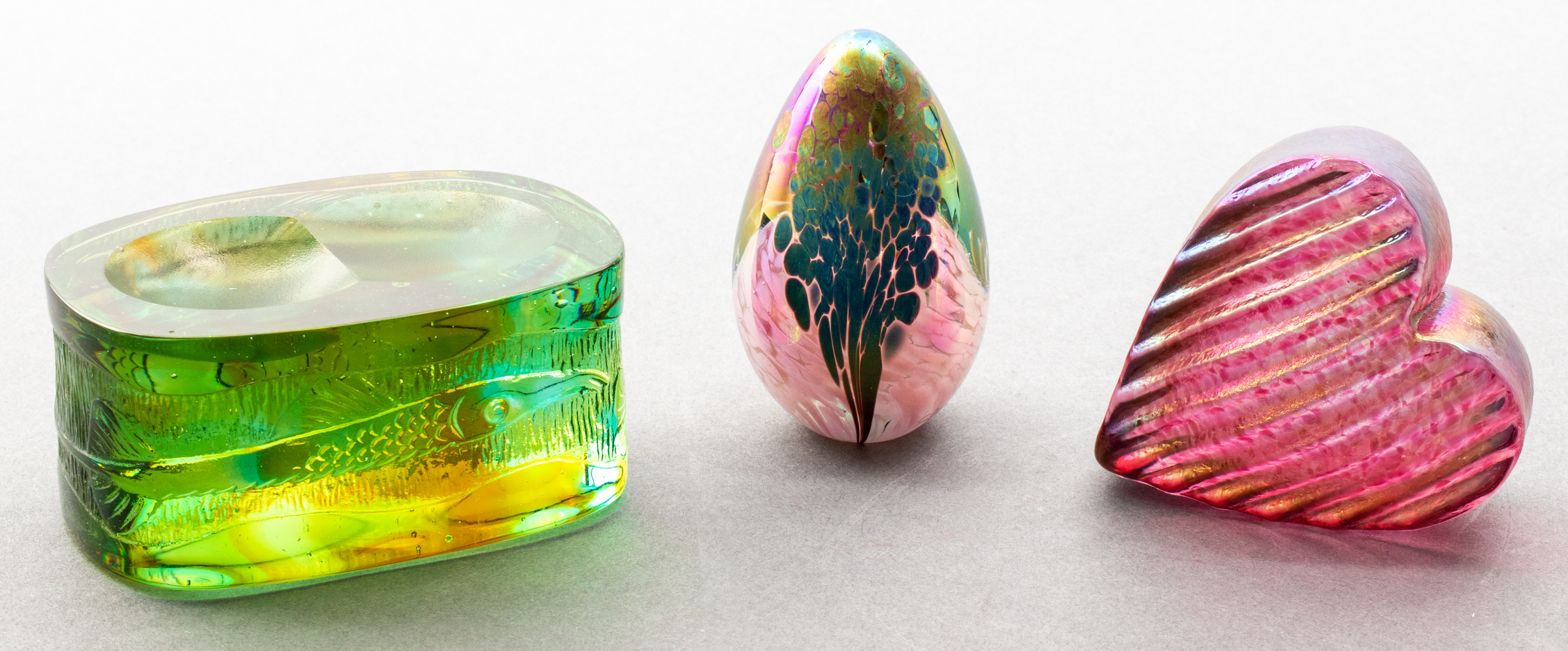 IRIDESCENT ART GLASS PAPERWEIGHTS  3c3bc3