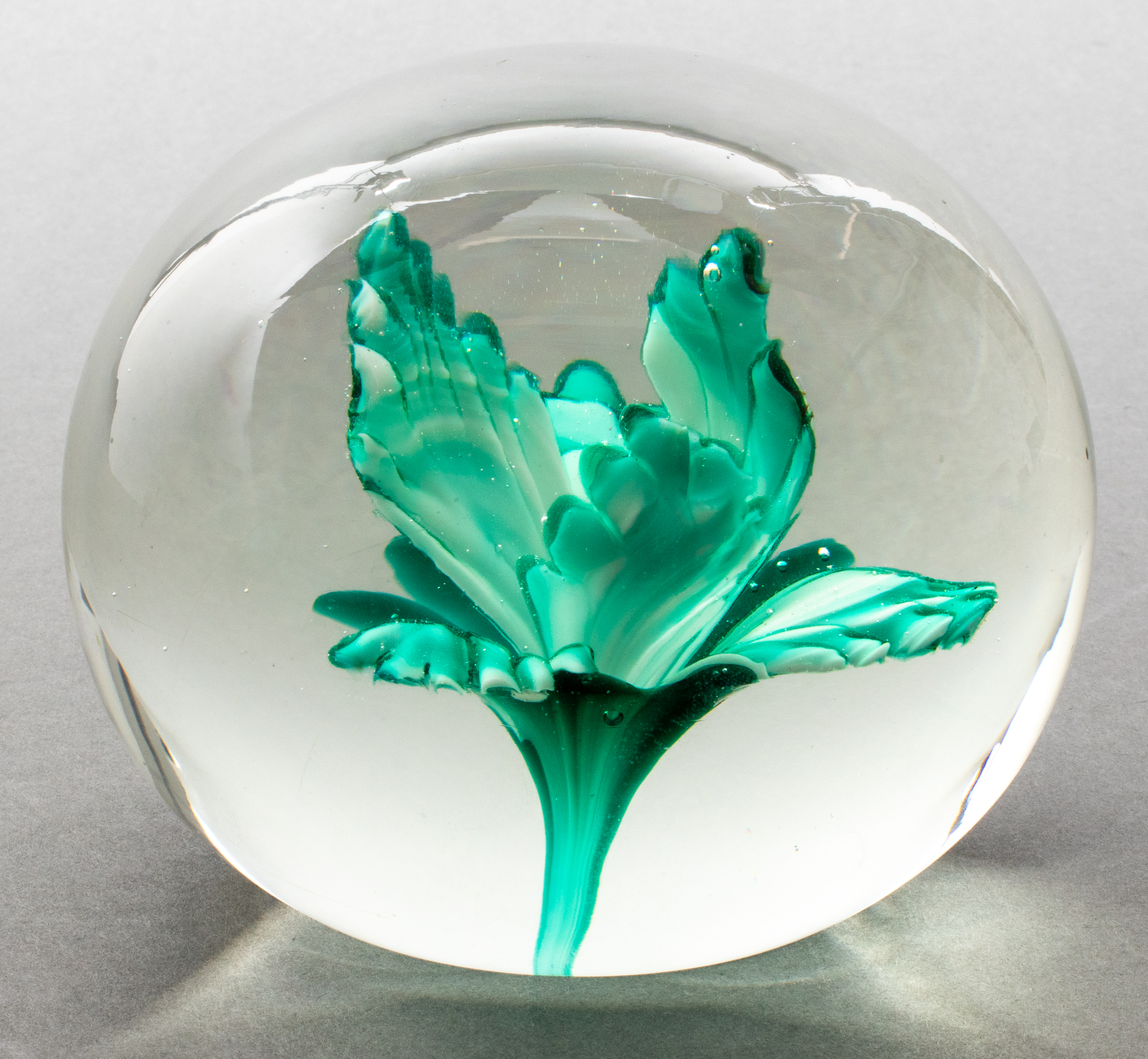 ART GLASS PAPERWEIGHT WITH SUSPENDED 3c3bc6