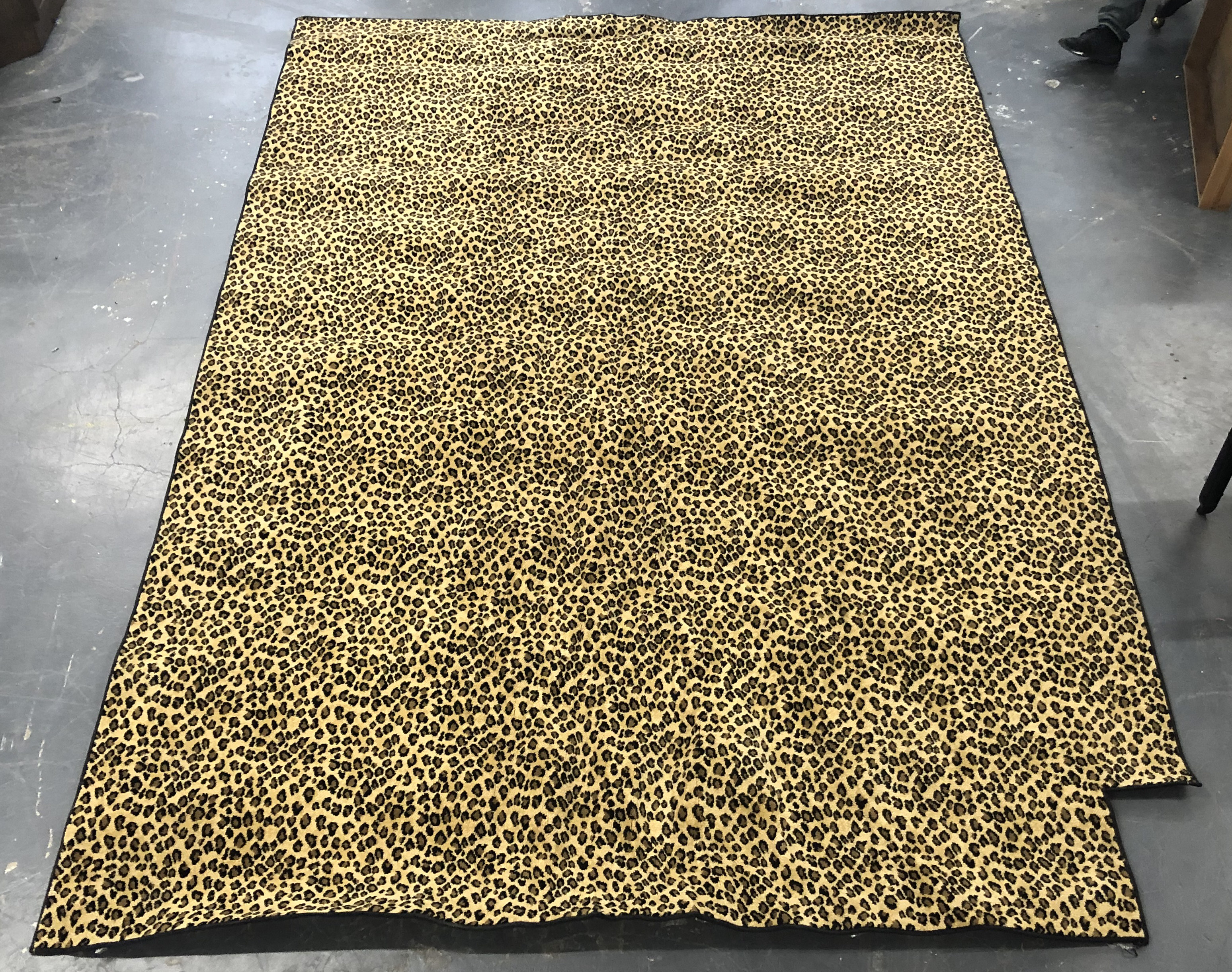 MODERN CHEETAH PRINT CARPET 13'