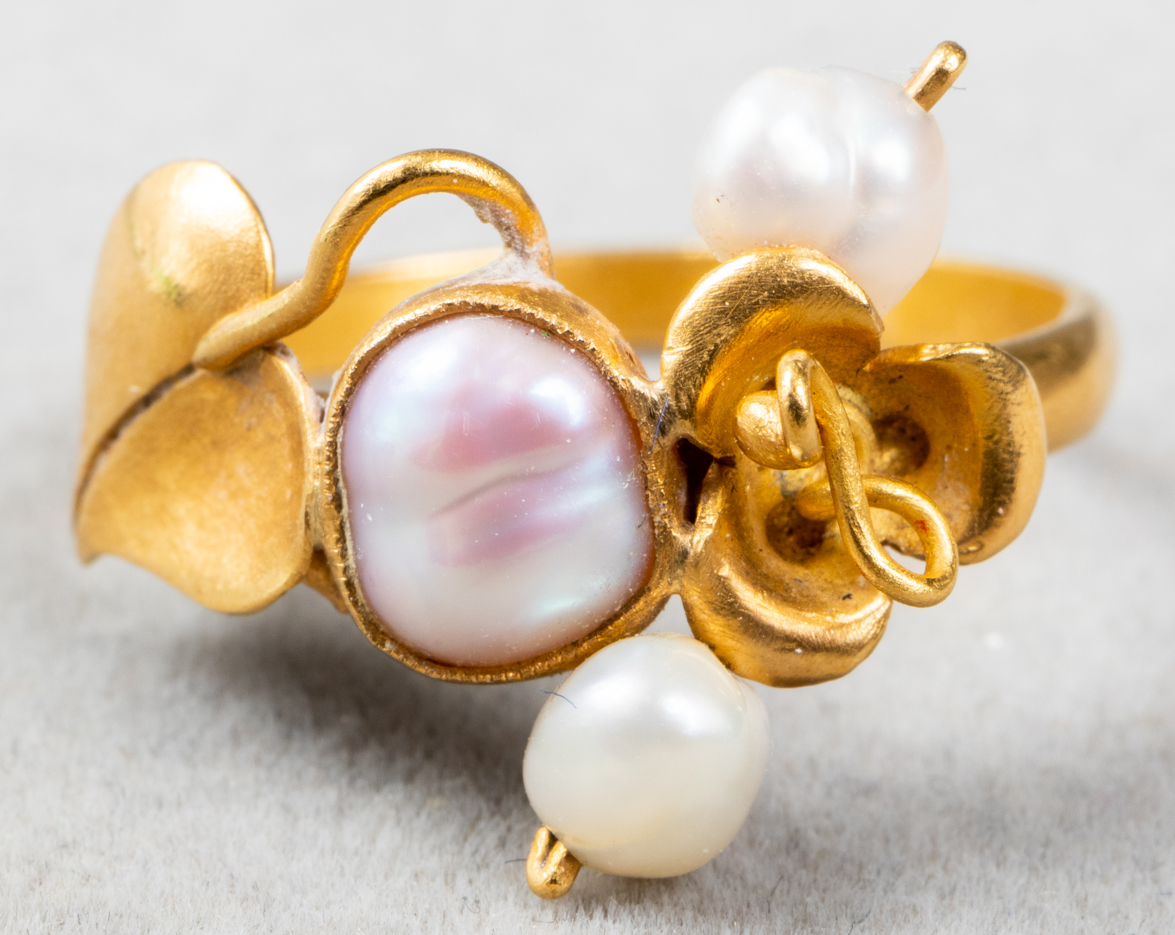 VINTAGE 22K YELLOW GOLD PEARL FLOWER