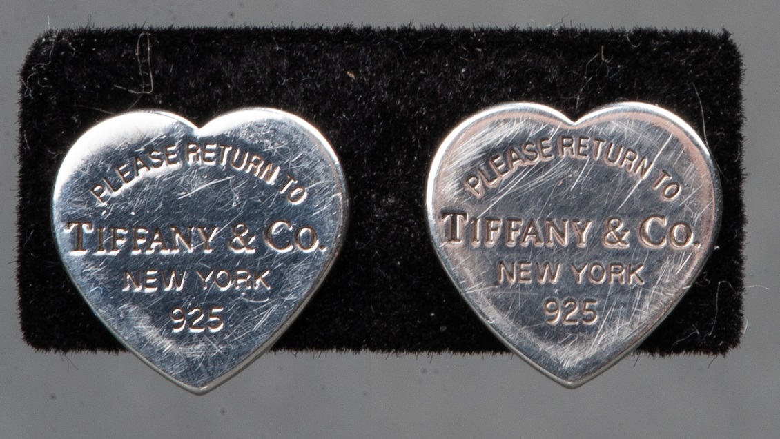 TIFFANY & CO. 925 SILVER STUD HEART