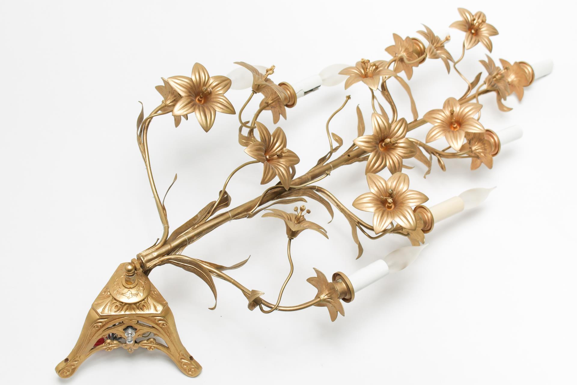 VINTAGE WALL SCONCE, FLORAL GILT-METAL