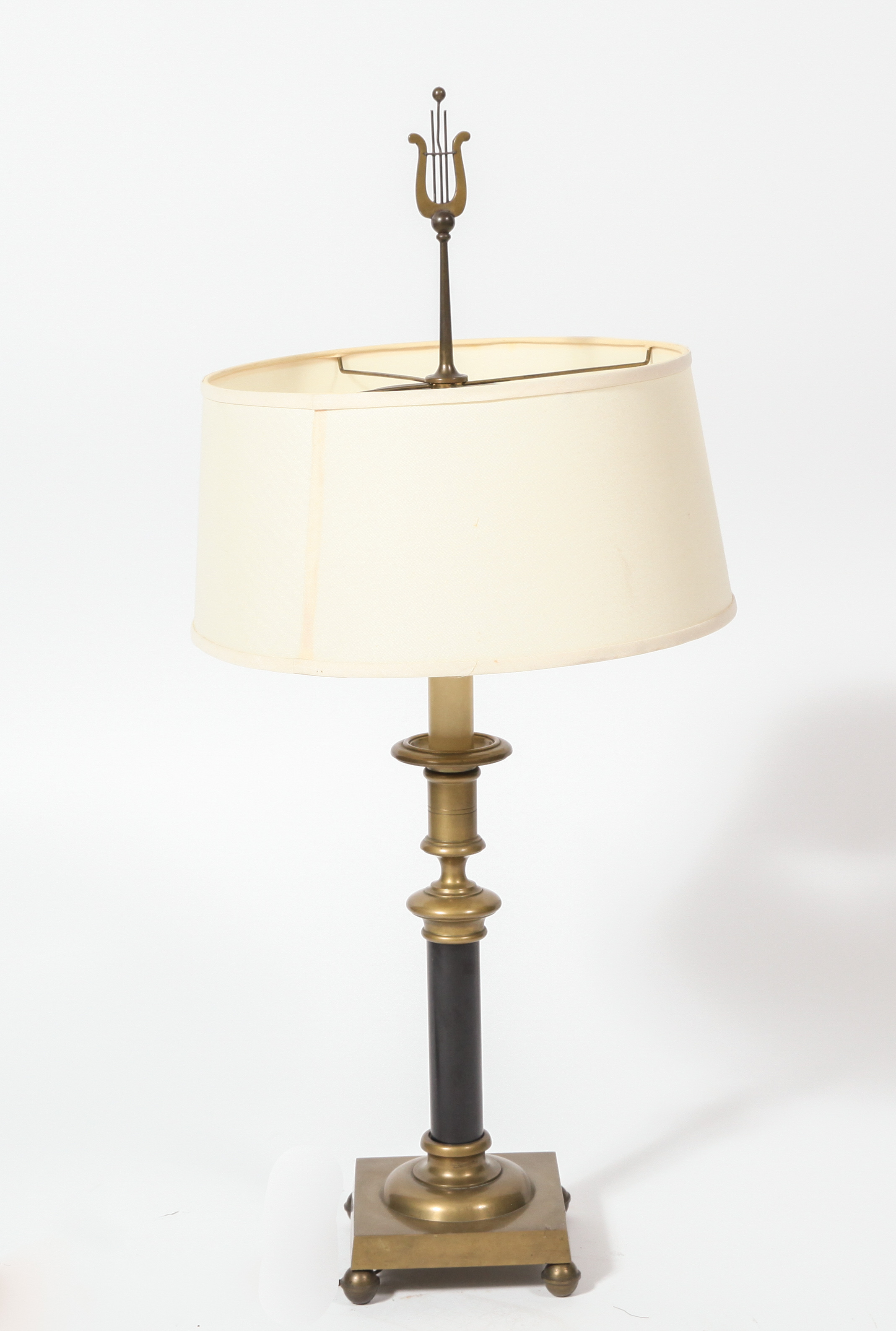 REGENCY MANNER BRASS TABLE LAMP 3c3e44