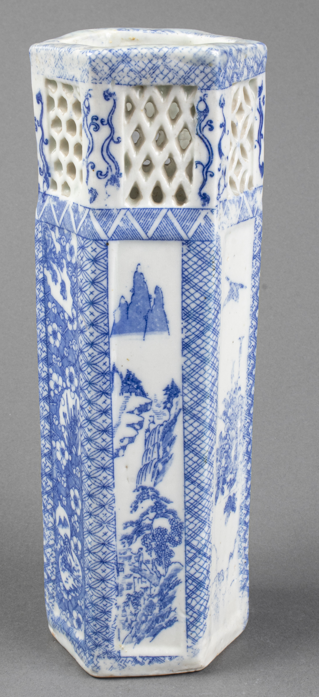 ASIAN BLUE AND WHITE GLAZED CERAMIC 3c3eae