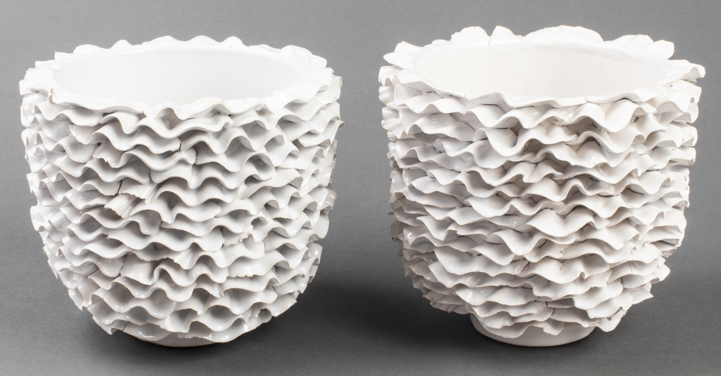 CERAMIC RUFFLE PLANTERS ON FOOTED 3c3eb8