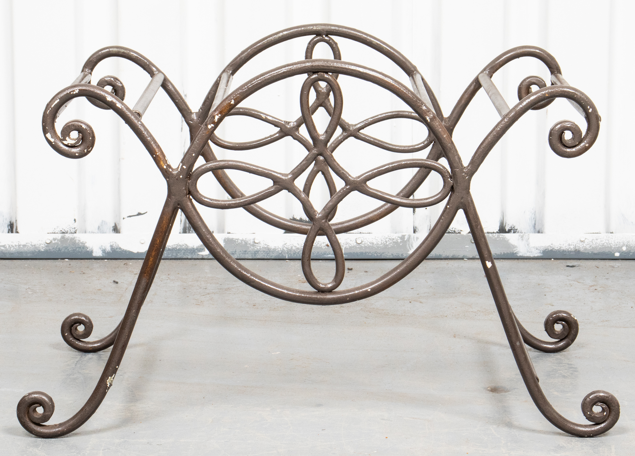 WROUGHT IRON TABLE BASE 15.5? H x 24.5?