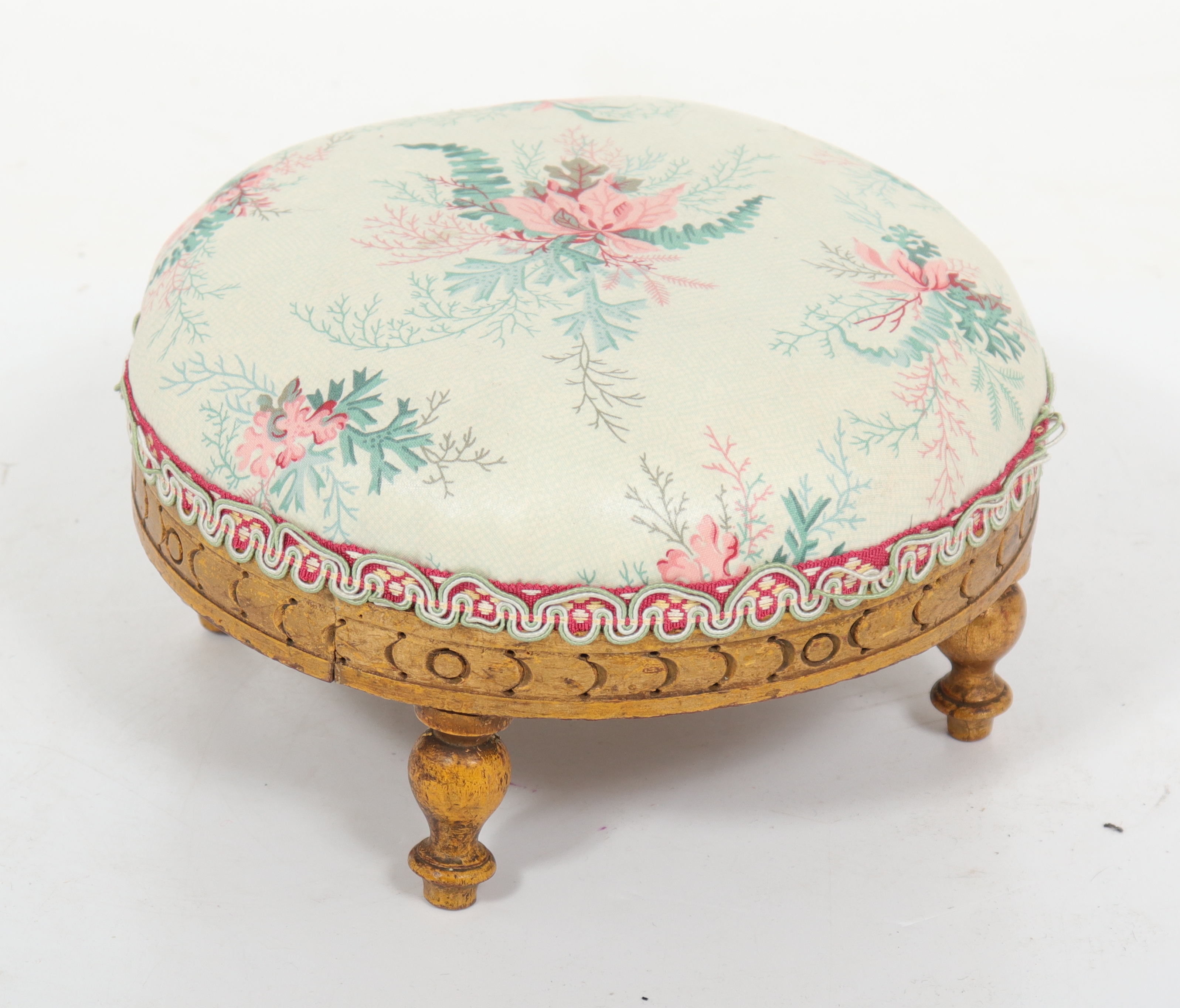 FRENCH PROVINCIAL MANNER ROUND PETITE