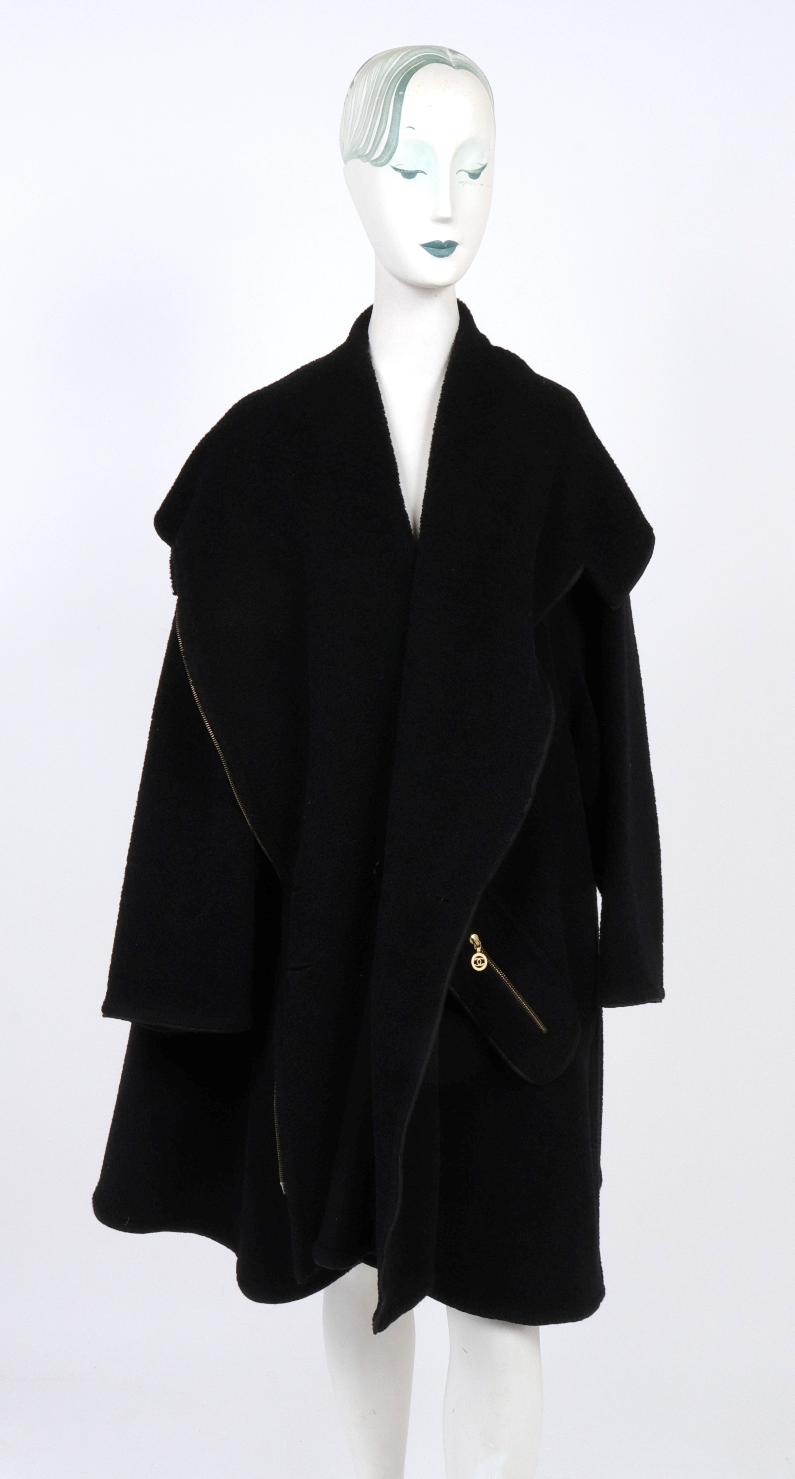 BLACK CHENILLE COAT WITH CHANEL 3c3f56