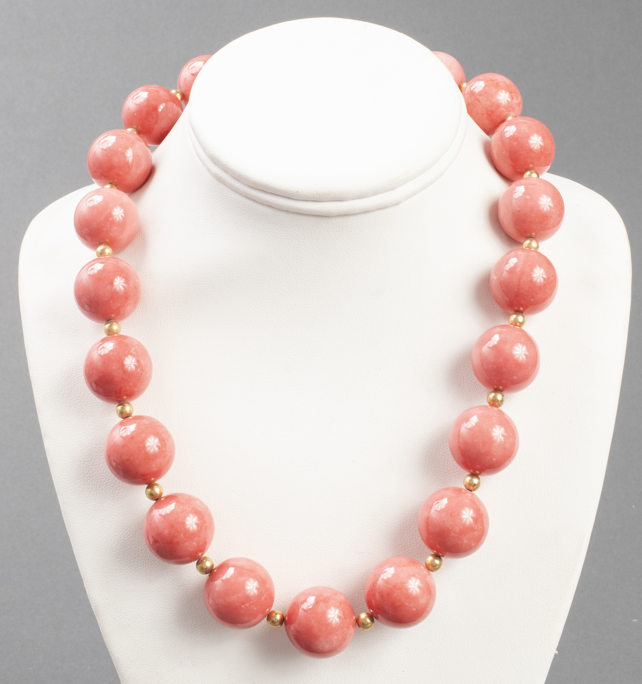 LARGE PINK CORAL GOLD TONE BEAD 3c3f9f
