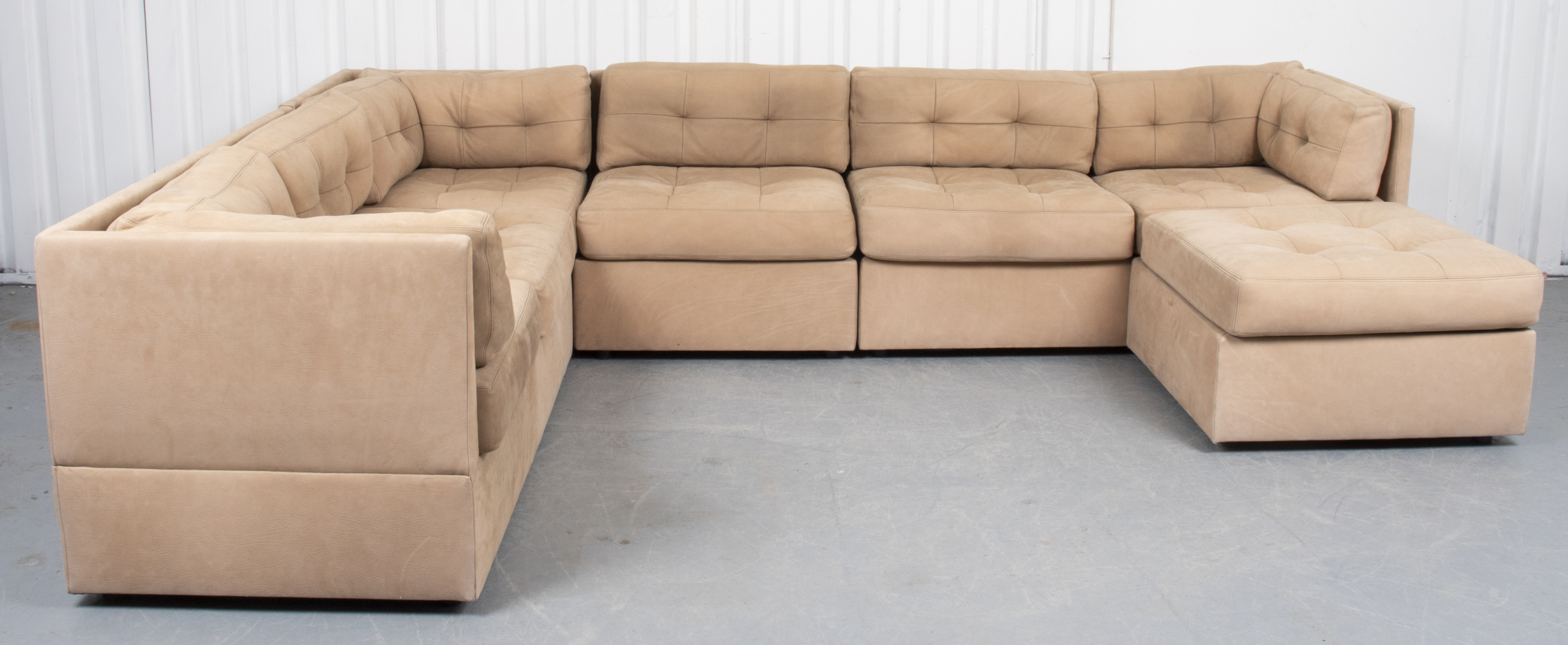MODERN LEATHER SECTIONAL SOFA &