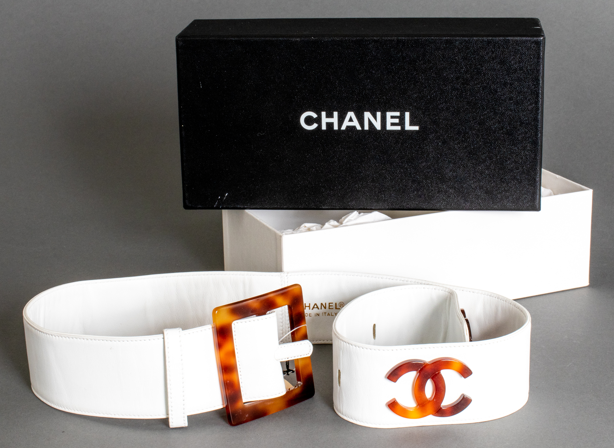 CHANEL WHITE LEATHER LOGO BELT 3c404a