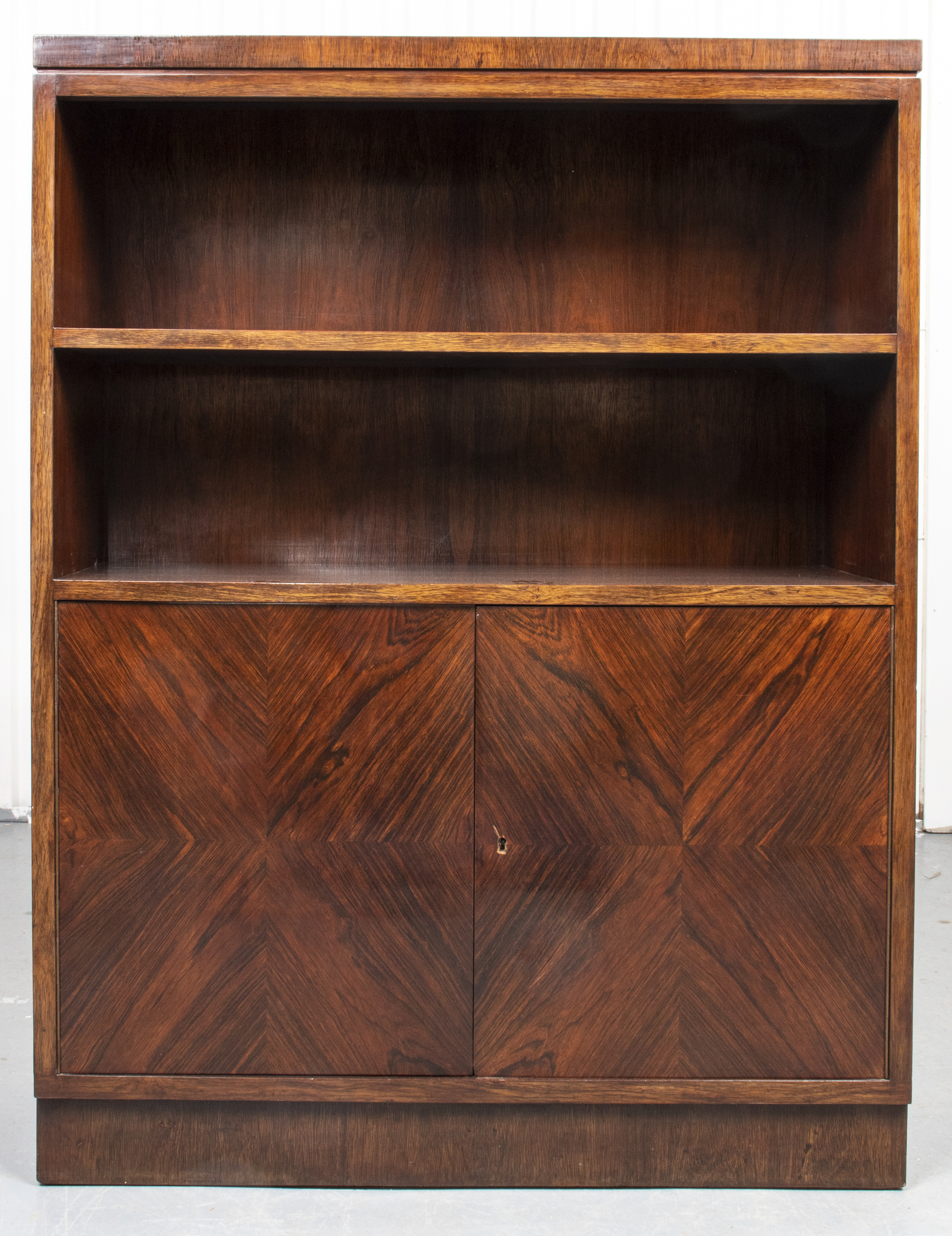 ITALIAN ART DECO WALNUT CABINET 3c40d8