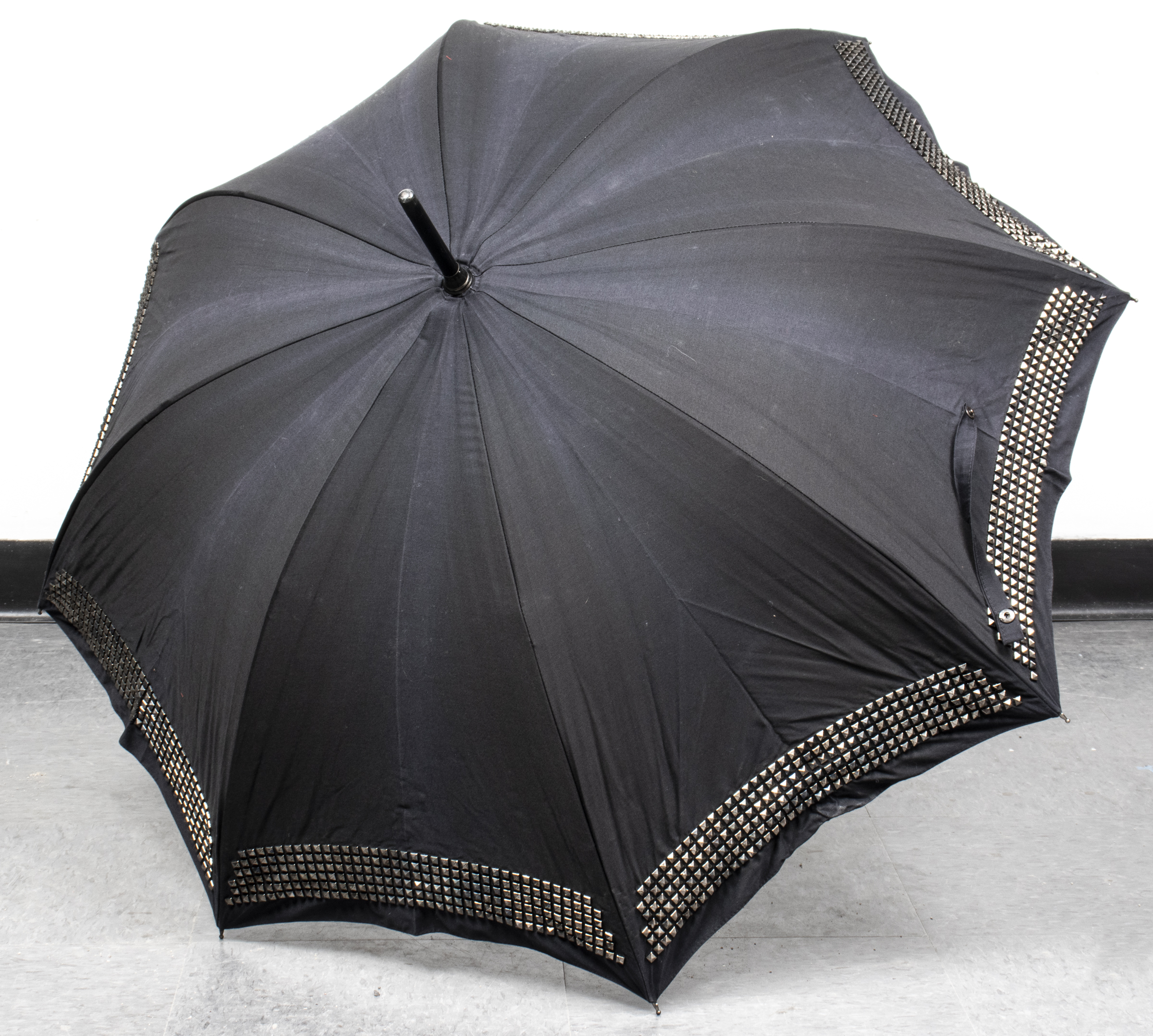 BURBERRY DESIGNER STUDDED UMBRELLA 3c4105