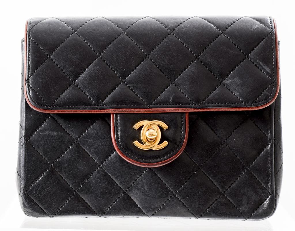 CHANEL NAVY BLUE QUILTED LEATHER