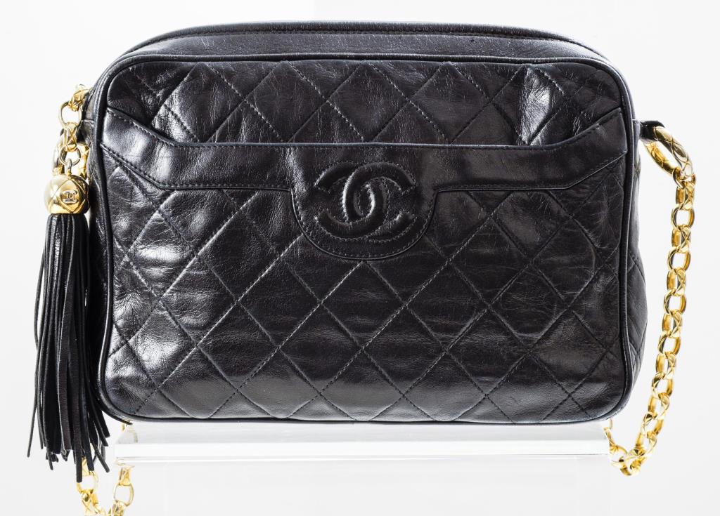 CHANEL BLACK QUILTED LEATHER CAMERA 3c4127