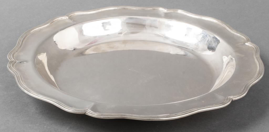  900 SILVER SCALLOPED RIM SERVING 3c41bc