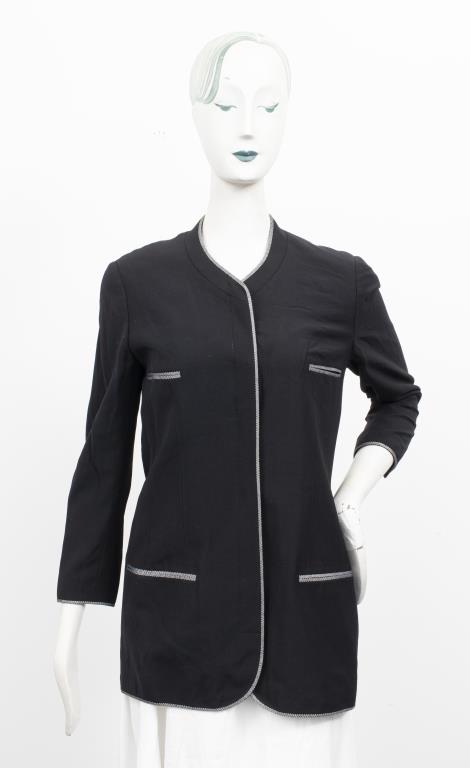 CHANEL BOUTIQUE BLACK BLAZER WITH 3c430e