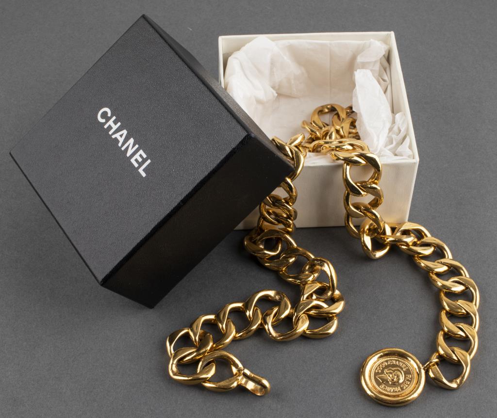 CHANEL GOLD TONE METAL LINK BELT 3c4341