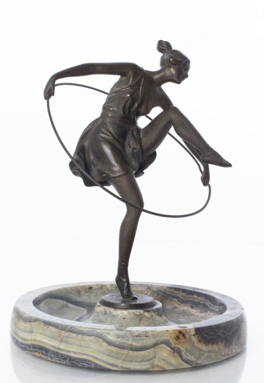 ART DECO BRONZE FIGURE OVER MARBLE 3c4373